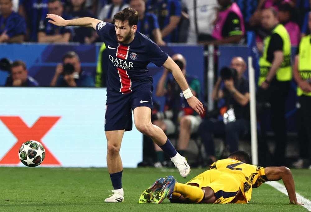 epa12148029 Khvicha Kvaratskhelia of PSG in action during the UEFA Champions League final between Paris Saint-Germain and Internazionale Milano, in Munich, Germany, 31 May 2025.  EPA-EFE/ANNA SZILAGYI