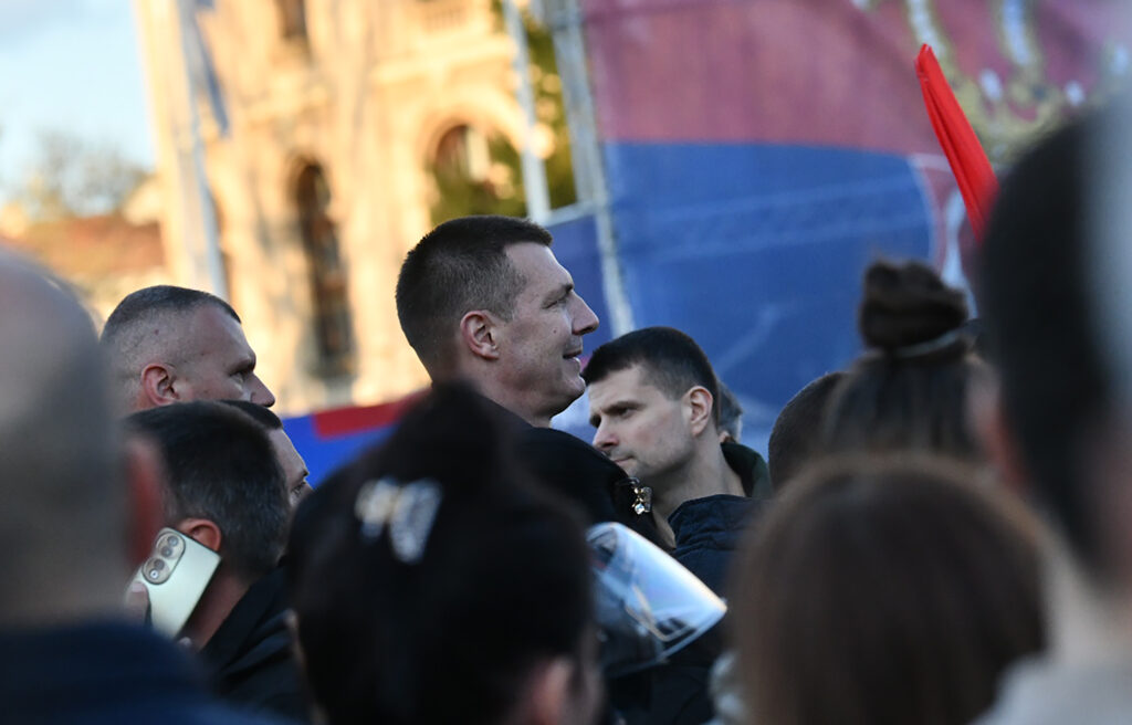 Beograd 12.04.2025. Organizovan dolazak pristalica SNS-a na skup pod nazivom Ne damo Srbiju, povodom osnivanja Pokreta za narod i državu