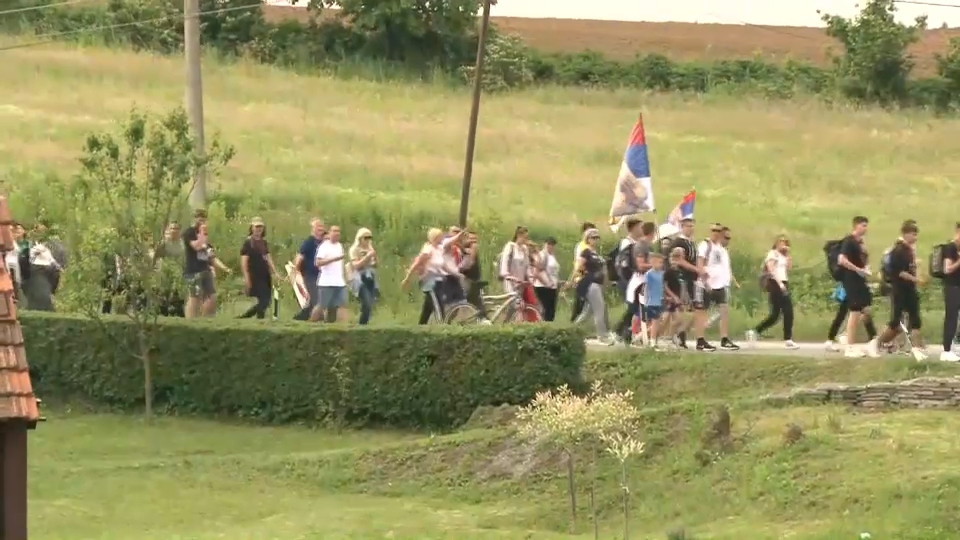 Studenti i građani pešače od Loznice do Gornjih Nedeljica