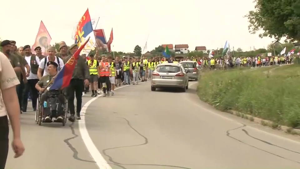 Studenti i građani pešače od Loznice do Gornjih Nedeljica