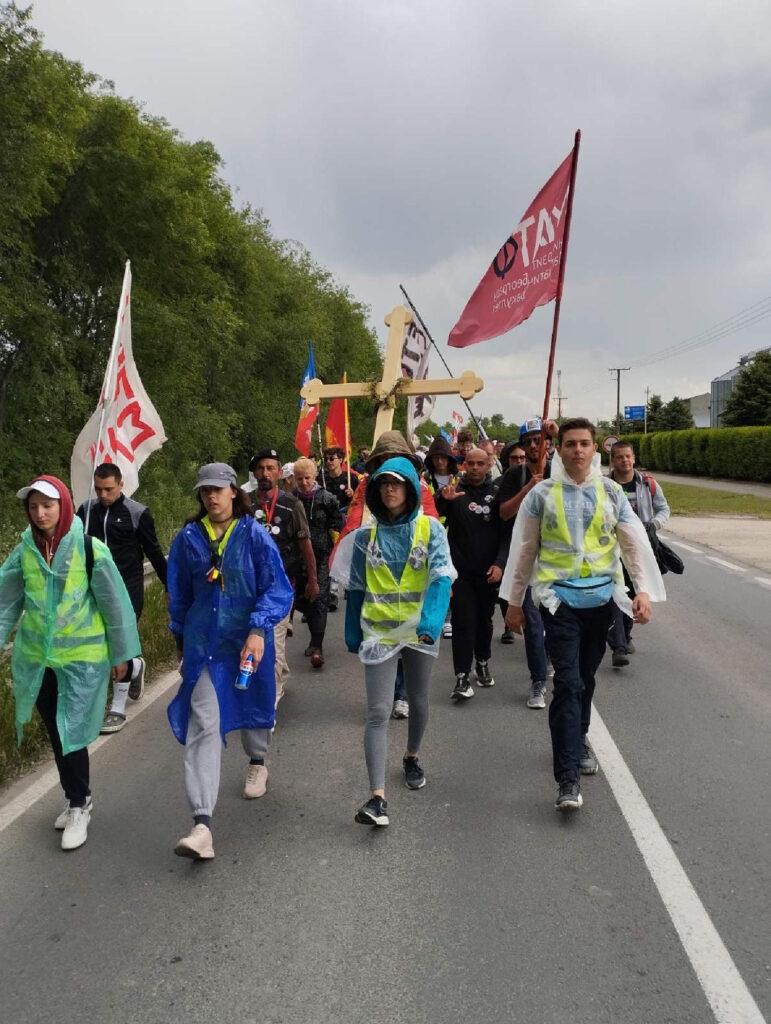 Mesto: Feketić
Datum: Thu May 15 16:52:44 CEST 2025
Dogadjaj: DRUŠTVO/POLITIKA/OPŠTINE - nastavak marša studenata od Feketića do Subotice, gde će učestovati na protestnom mitingu
Fotoreporter: Luka Mijailović
Izvor: FoNet