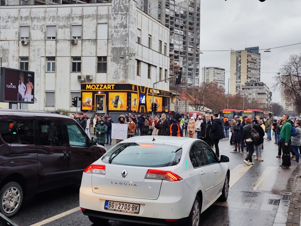 Beograd 03.01.2025. Akcija Zastani Srbijo, 15 minuta tišine za nastradale u Novom Sadu, Zemun, Glavna ulica Foto: Goran Srdanov/Nova.rs