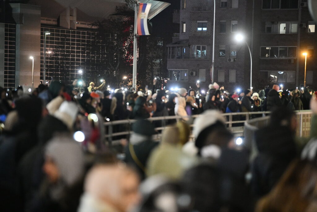 15 minuta tišine, svetla,
Beograd 07.02.2025. Akcija Blok ima petlju. Novi Beograd, okuupljanje građana, stanovnika 21, 22. i 23 bloka, šetnja do petlje kod Beogradske Arene, blokada petlje, Beogradska Arena  Foto: Vesna Lalić/Nova.rs