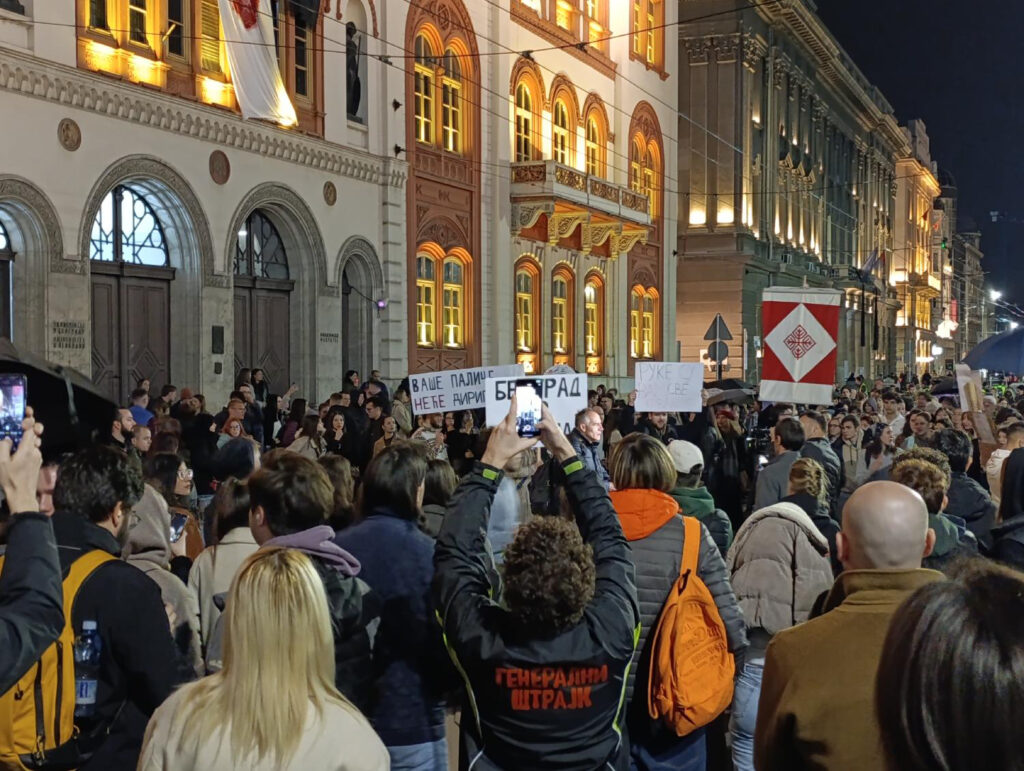 Mesto: Beograd
Datum: Tue Jan 28 18:38:36 CET 2025
Dogadjaj: DRUŠTVO - studenti beogradskih fakulteta okupili su se večeras u 18 časova na Studentskom trgu u znak podrške napadnutim studentima u Novom Sadu
Fotoreporter: Milena Vlajić
Izvor: FoNet