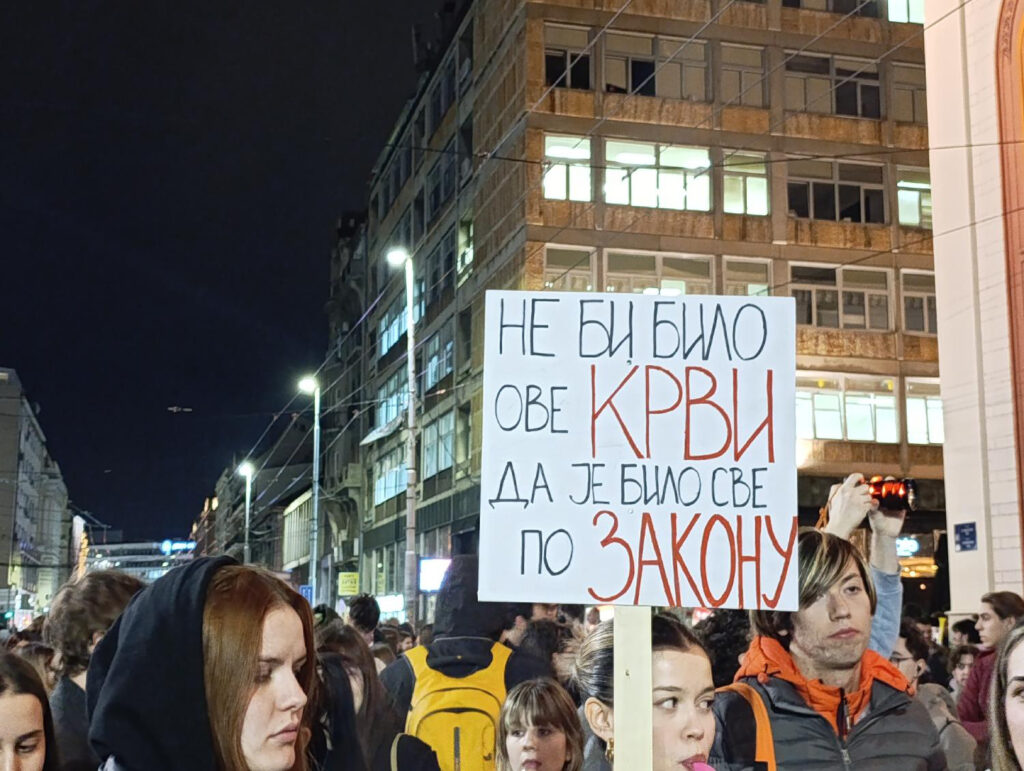 Mesto: Beograd
Datum: Tue Jan 28 18:39:51 CET 2025
Dogadjaj: DRUŠTVO - studenti beogradskih fakulteta okupili su se večeras u 18 časova na Studentskom trgu u znak podrške napadnutim studentima u Novom Sadu
Fotoreporter: Milena Vlajić
Izvor: FoNet