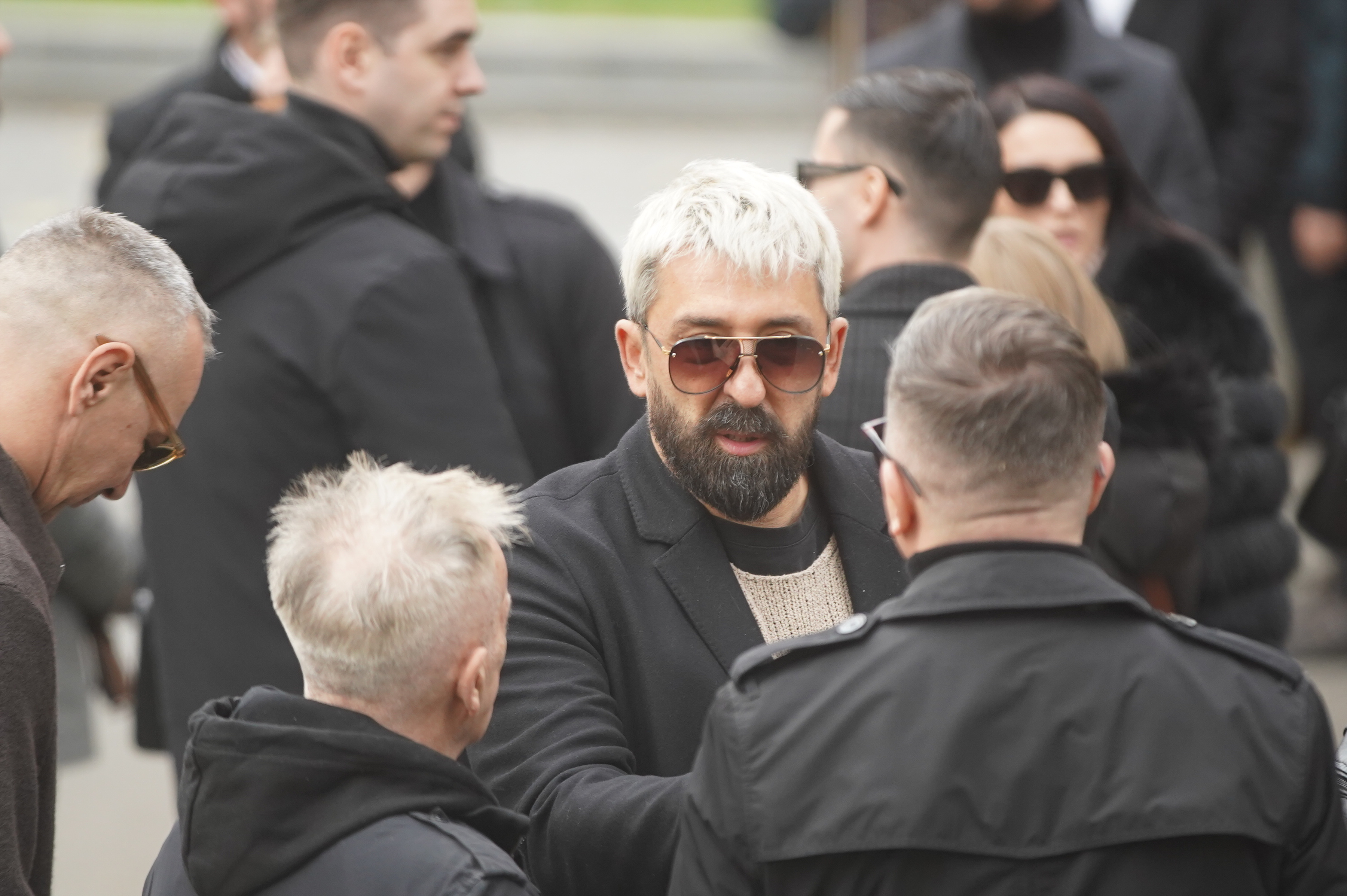 The mother of the owner of Pink Media Group Zeljko Mitrovic, Milenija Mitrovic was buried at the New Cemetery in Belgrade.Majka vlasnika Pink Media Group Zeljka Mitrovica, Milenija Mitrovic sahranjena je na Novom groblju u Beogradu.