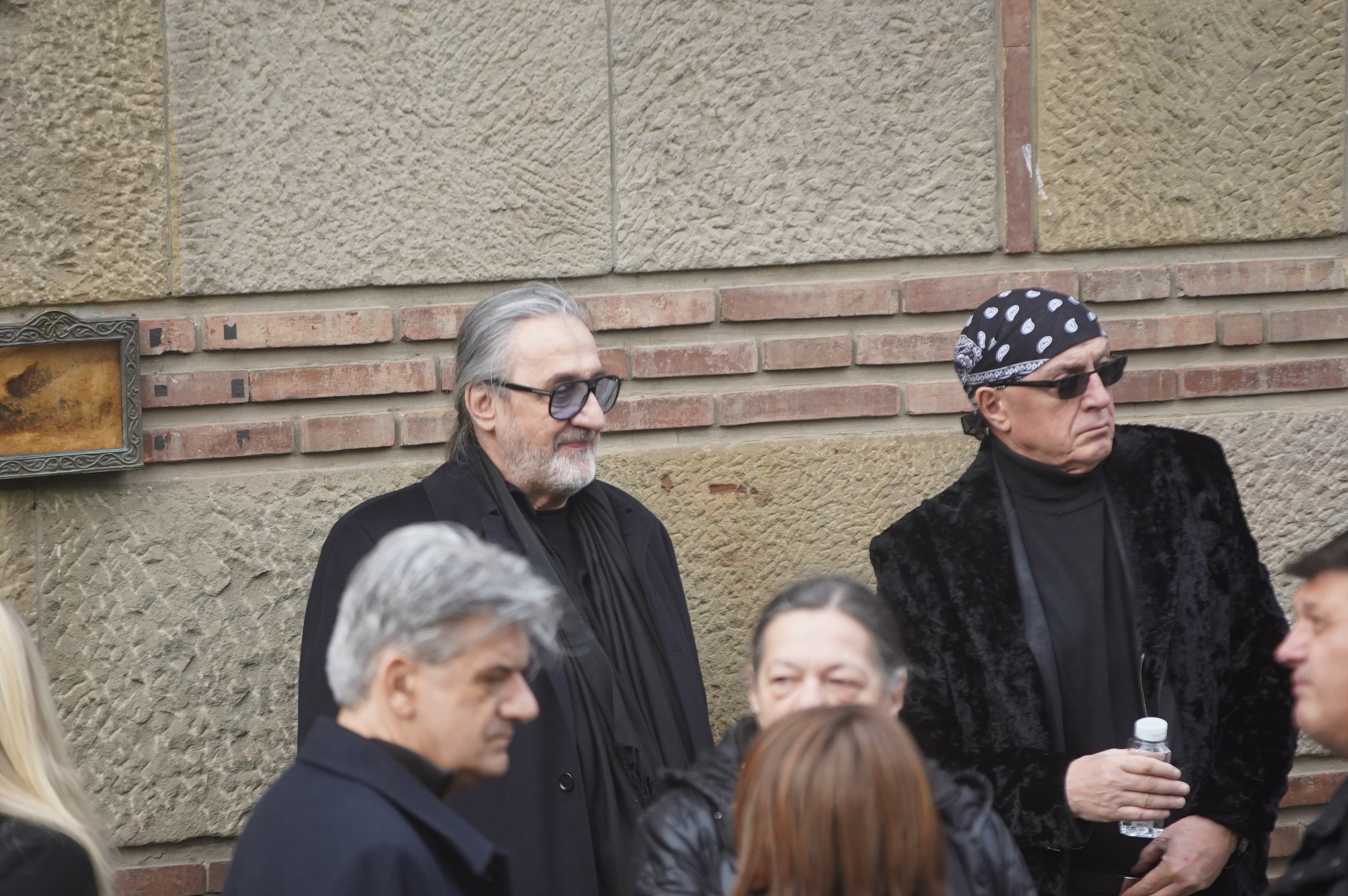 The mother of the owner of Pink Media Group Zeljko Mitrovic, Milenija Mitrovic was buried at the New Cemetery in Belgrade.Majka vlasnika Pink Media Group Zeljka Mitrovica, Milenija Mitrovic sahranjena je na Novom groblju u Beogradu.