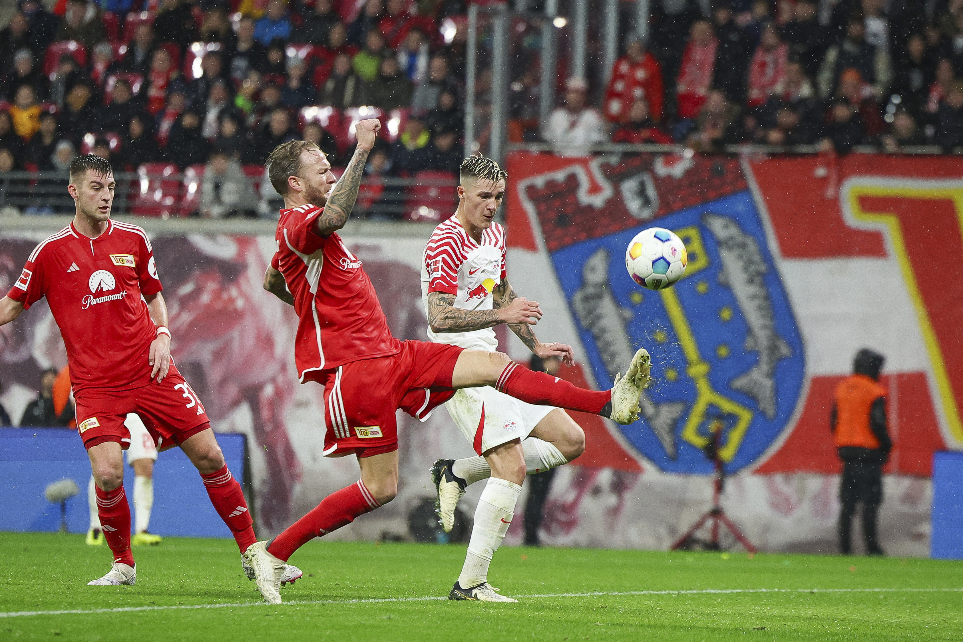Leipzig's Benjamin Sesko, right, and Union's Kevin Vogt battle for the ball during the German Bundesliga soccer match between RB Leipzig and 1. FC Union Berlin at the Red Bull Arena in Leipzig, Germany, Sunday, Feb. 4, 2024. (Jan Woitas/dpa via AP)