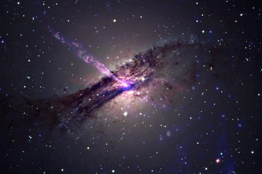 Sudar crne rupe sa misterioznim materijalom