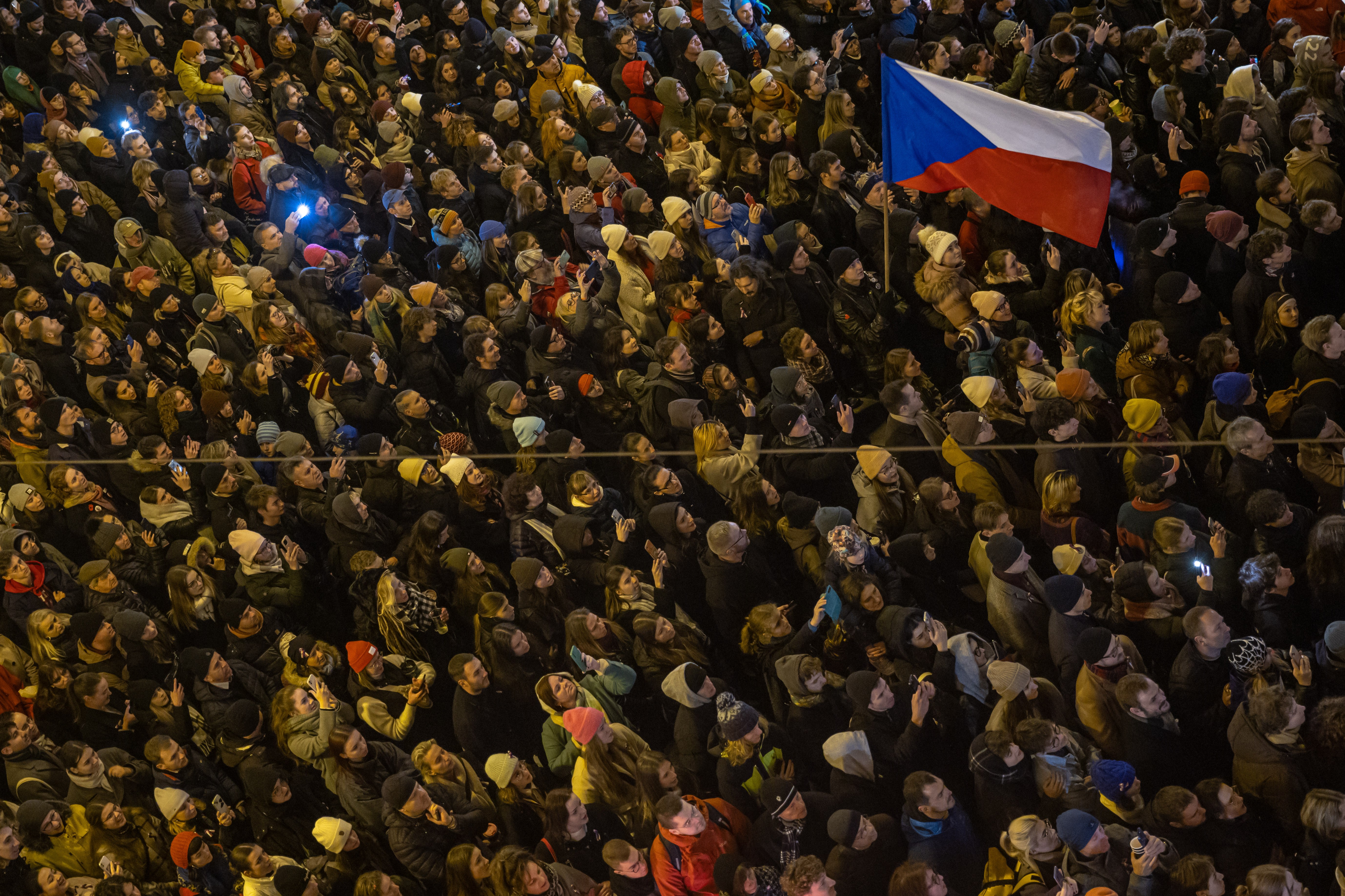 People commemorate 35th anniversary of Velvet Revolution in Prague