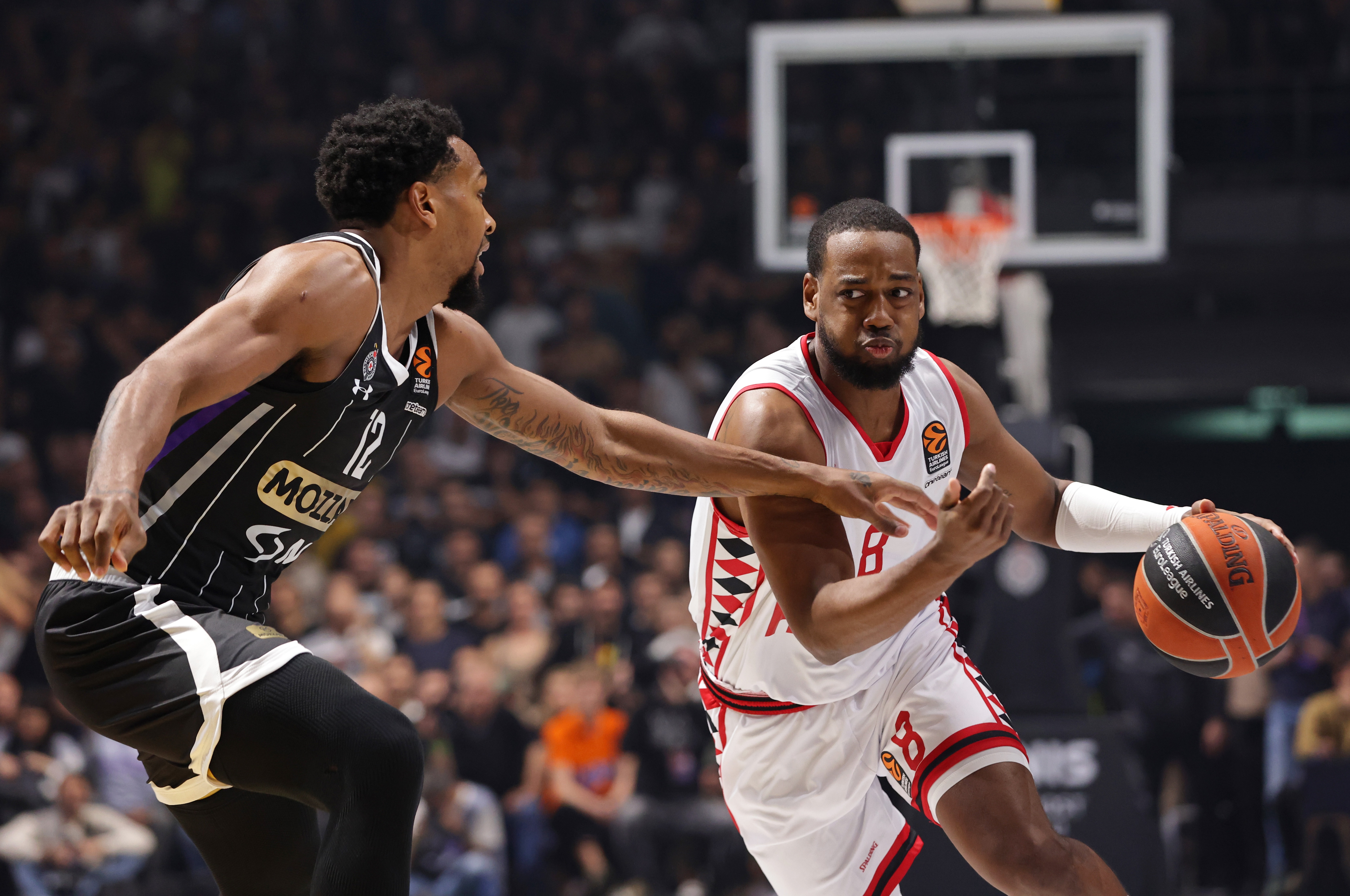 epa11693019 Monaco's Jordan Loyd (R) in action against Partizan's Sterling Brown (L) during the Euroleague basketball match between Partizan Belgrade and AS Monaco in Belgrade, Serbia, 30 October 2024.  EPA-EFE/ANDREJ CUKIC