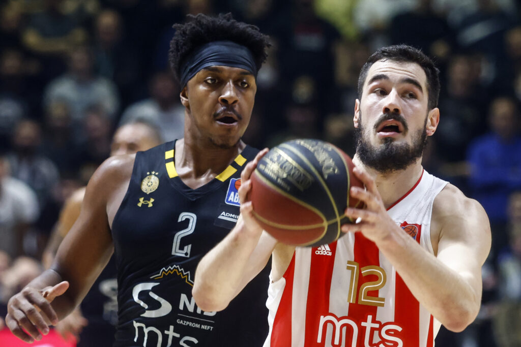 Nikola Kalinic (R) and Zach LeDay
Partizan v Crvena Zvezda-Aba League Season 2021-2022
Beograd, 06.03.2022.
foto: Marko Djokovic/Starsport.rs ©