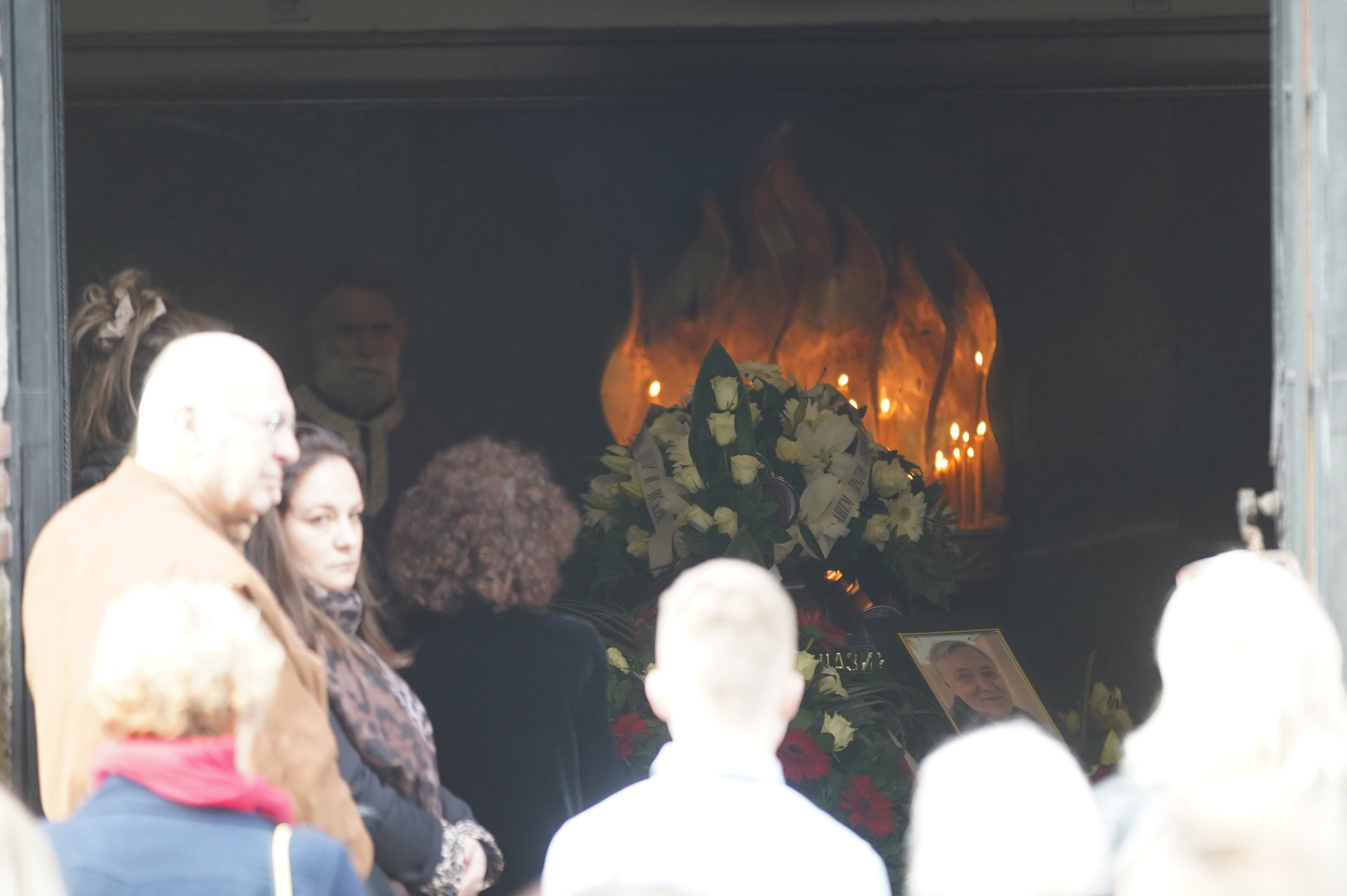 Director and screenwriter Dragoslav Lazic was buried in the Alley of Deserving Citizens at the New Cemetery.Reditelj i scenarista Dragoslav Lazic sahranjen je u Aleji zasluznih gradjana na Novom groblju.