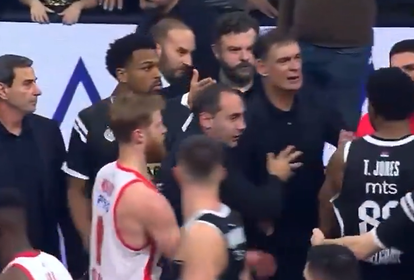 Tajrik Džons Barcokas svađa