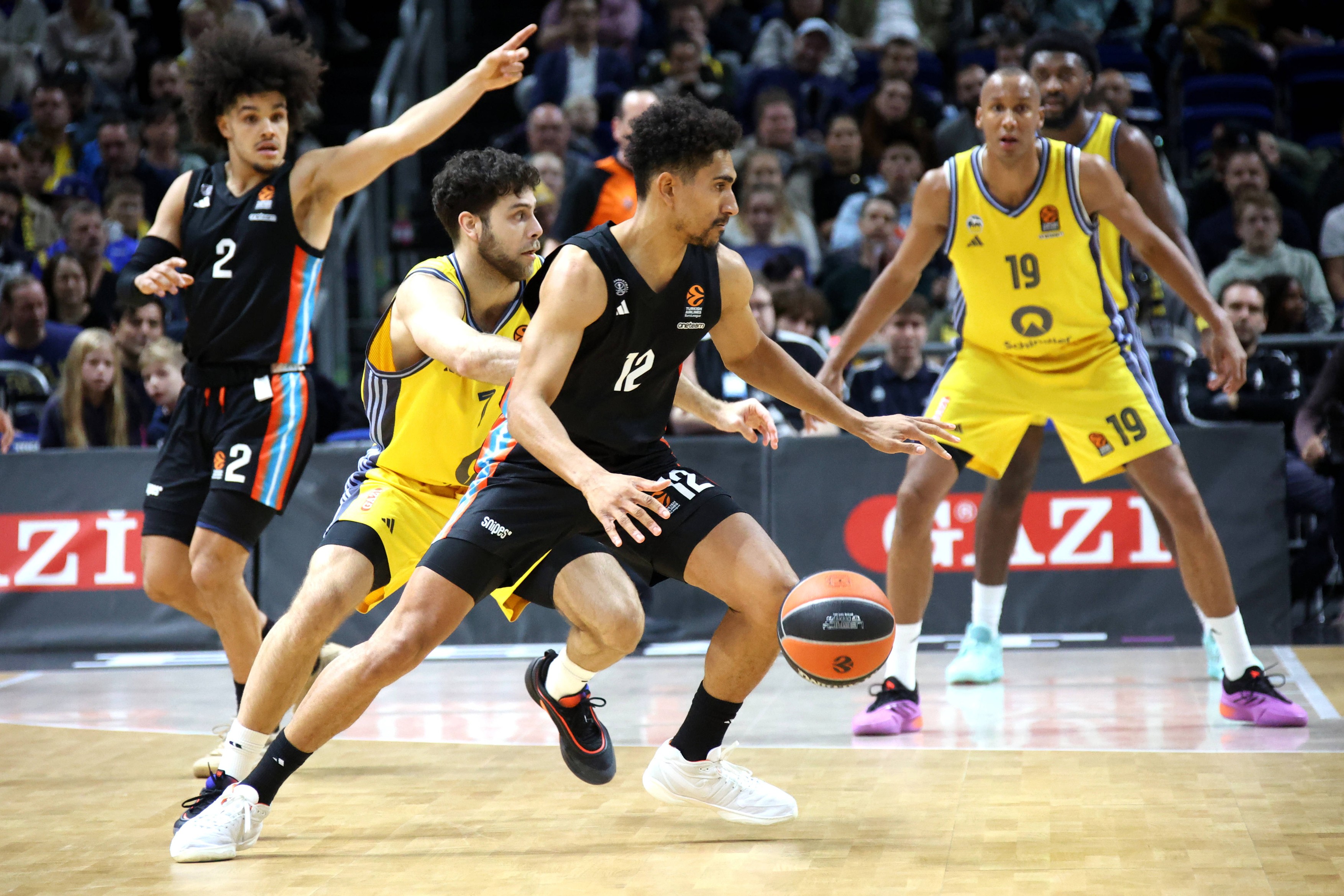 DEU, easyCredit BBL, ALBA vs. Paris Basketball, / 29.10.2024, Uber-Arena, Berlin, DEU, easyCredit BBL, ALBA vs. Paris Ba