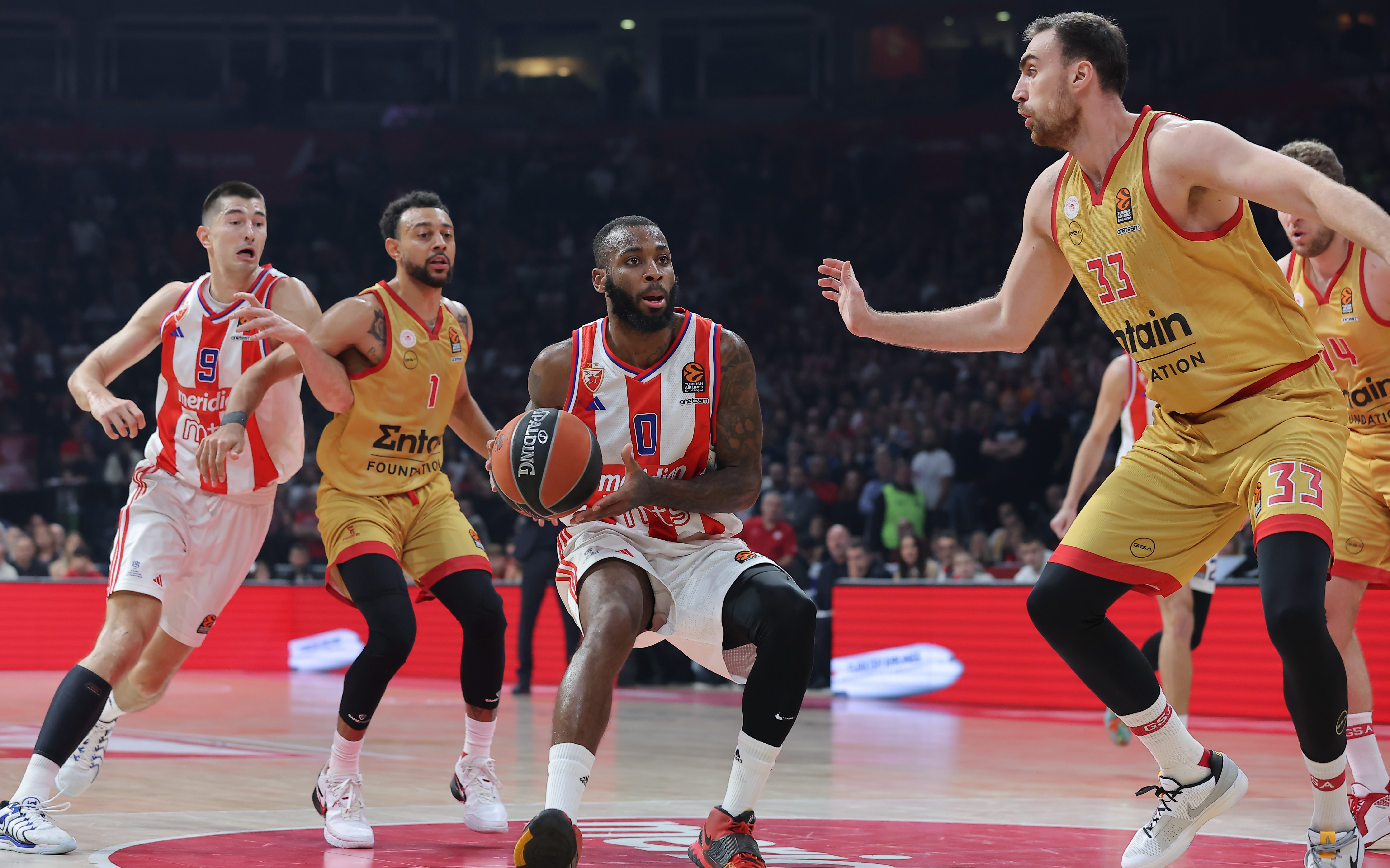 during regular season round 15 Euroleague basketball match between Crvena Zvezda (Red Star) and Olympiacos in Belgrade, Serbia on Dec. 13, 2024.
photo: Pedja Milosavljevic/STARSPORT