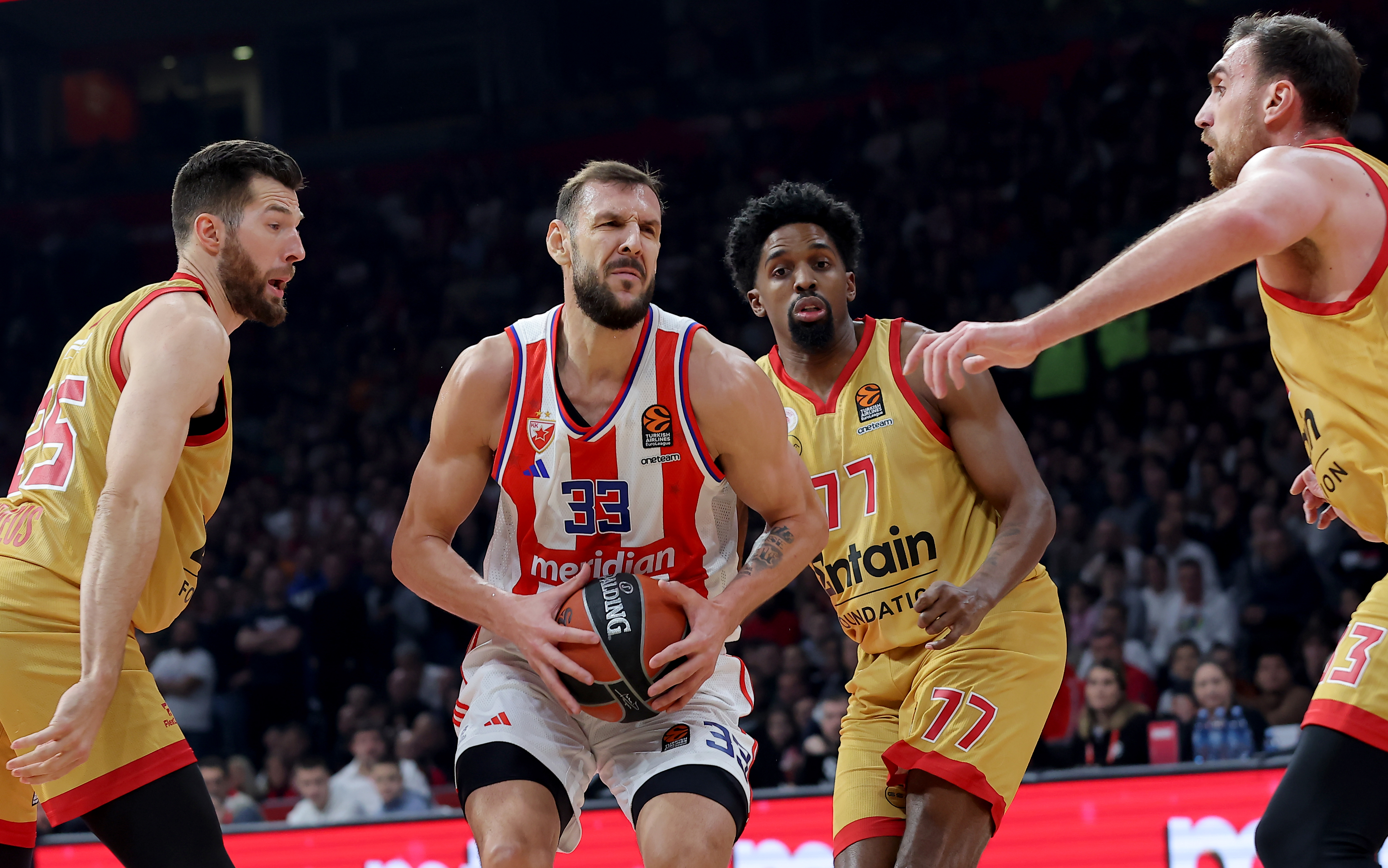 during regular season round 15 Euroleague basketball match between Crvena Zvezda (Red Star) and Olympiacos in Belgrade, Serbia on Dec. 13, 2024.
photo: Pedja Milosavljevic/STARSPORT