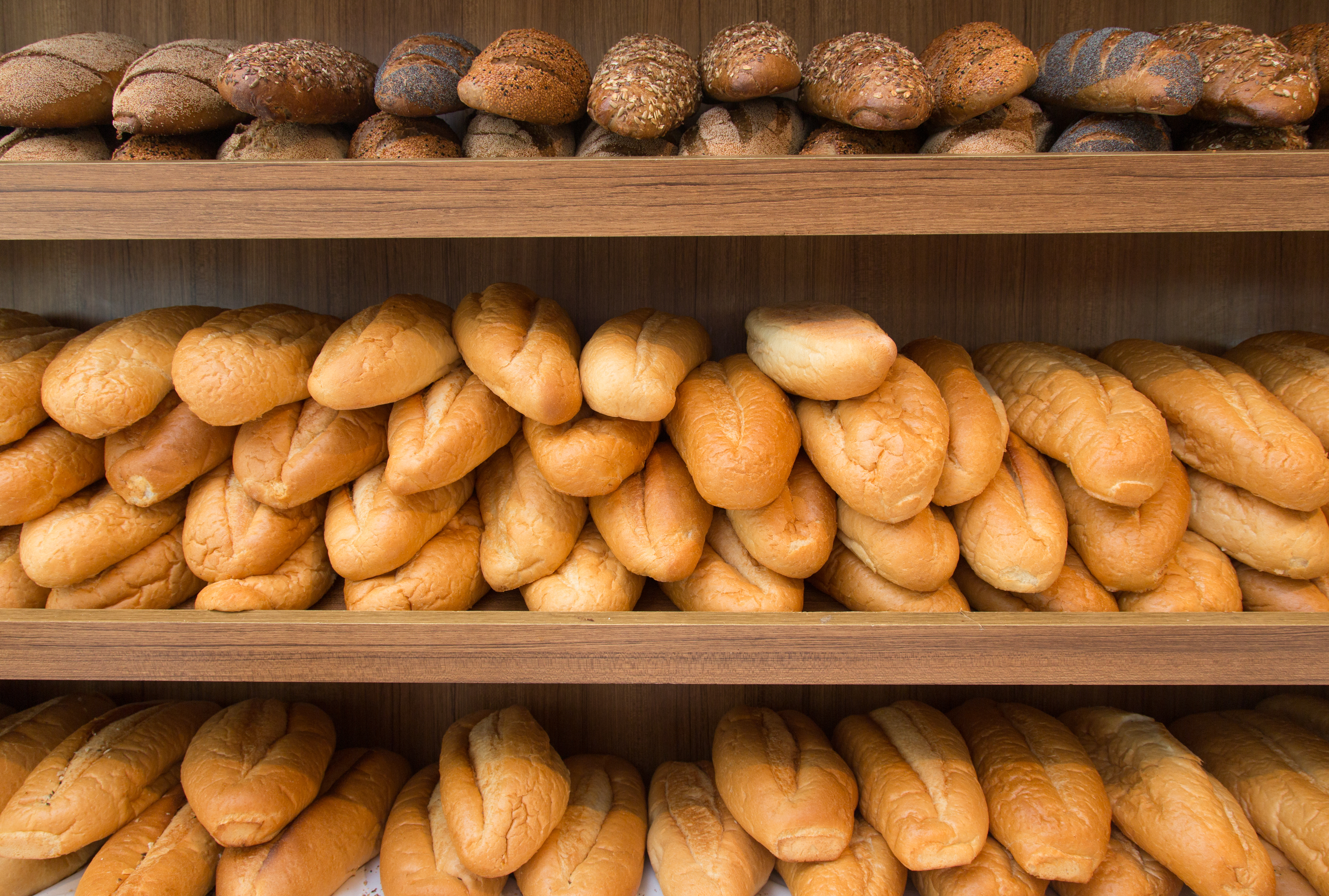 Rows,Of,Fresh,Bread,Loafs,Lying,On,The,Shelf