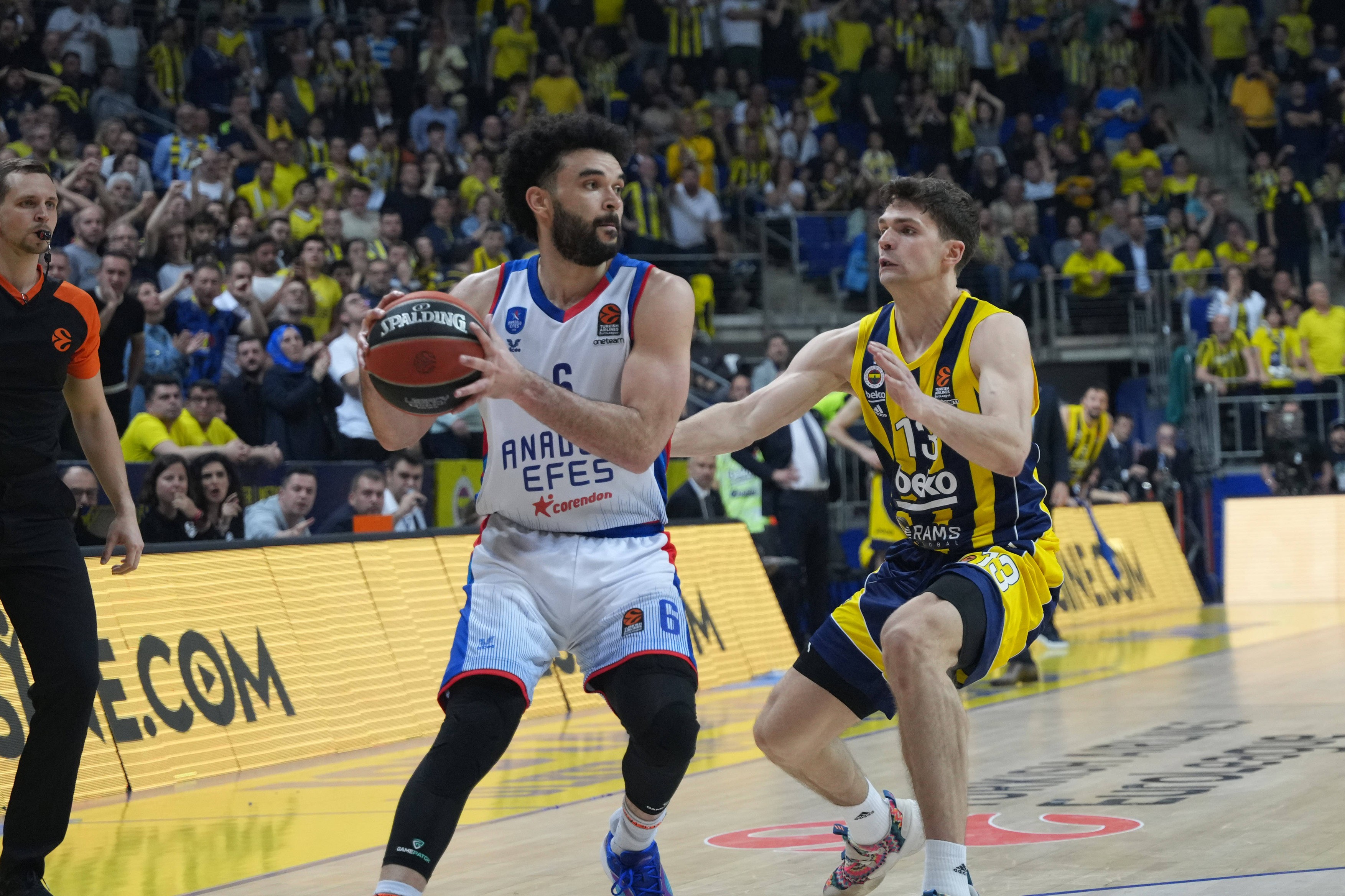 Tarik Biberovic (R) of Fenerbahce Beko and Elijah Bryant (L) of Anadolu Efes during the Turkish Airlines EuroLeague matc