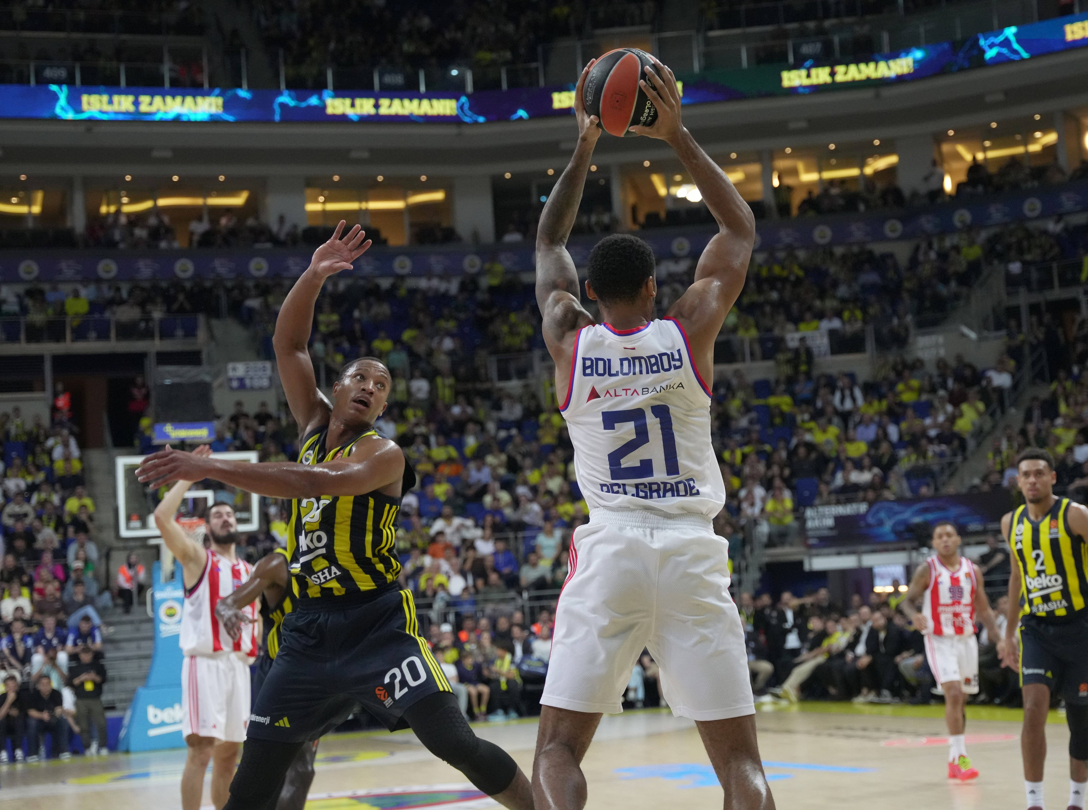 Devon Hall (20)of Fenerbahce Beko and Joel Bolomboy (21) of Crvena Zvezda in action during the Turkish Airlines EuroLeag