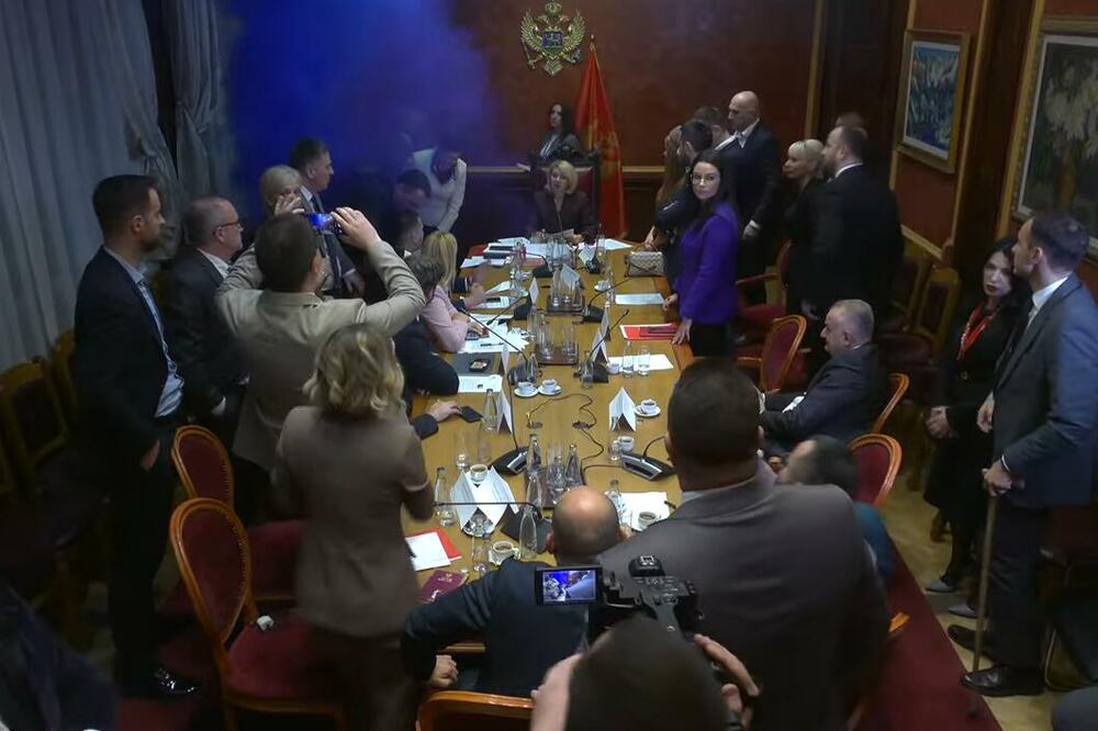 Dimna bomba, Skupština Crne Gore