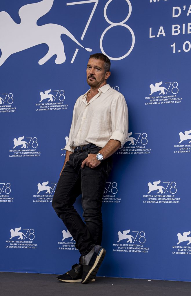 Actor Antonio Banderas poses for photographers at the photo call for the film 'Competencia Oficial' (Official Competition) during the 78th edition of the Venice Film Festival in Venice, Italy, Saturday, Sep, 4, 2021. (AP Photo/Domenico Stinellis)