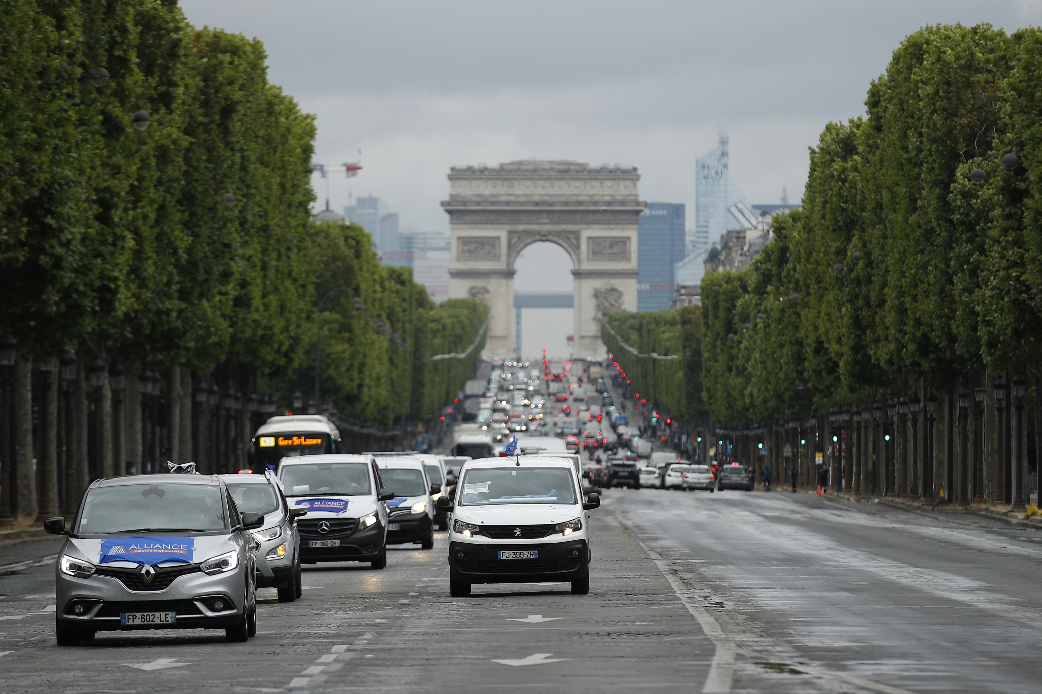 francuska policija protest pariz, French Police demonstrate on the Champs Elysees in Paris