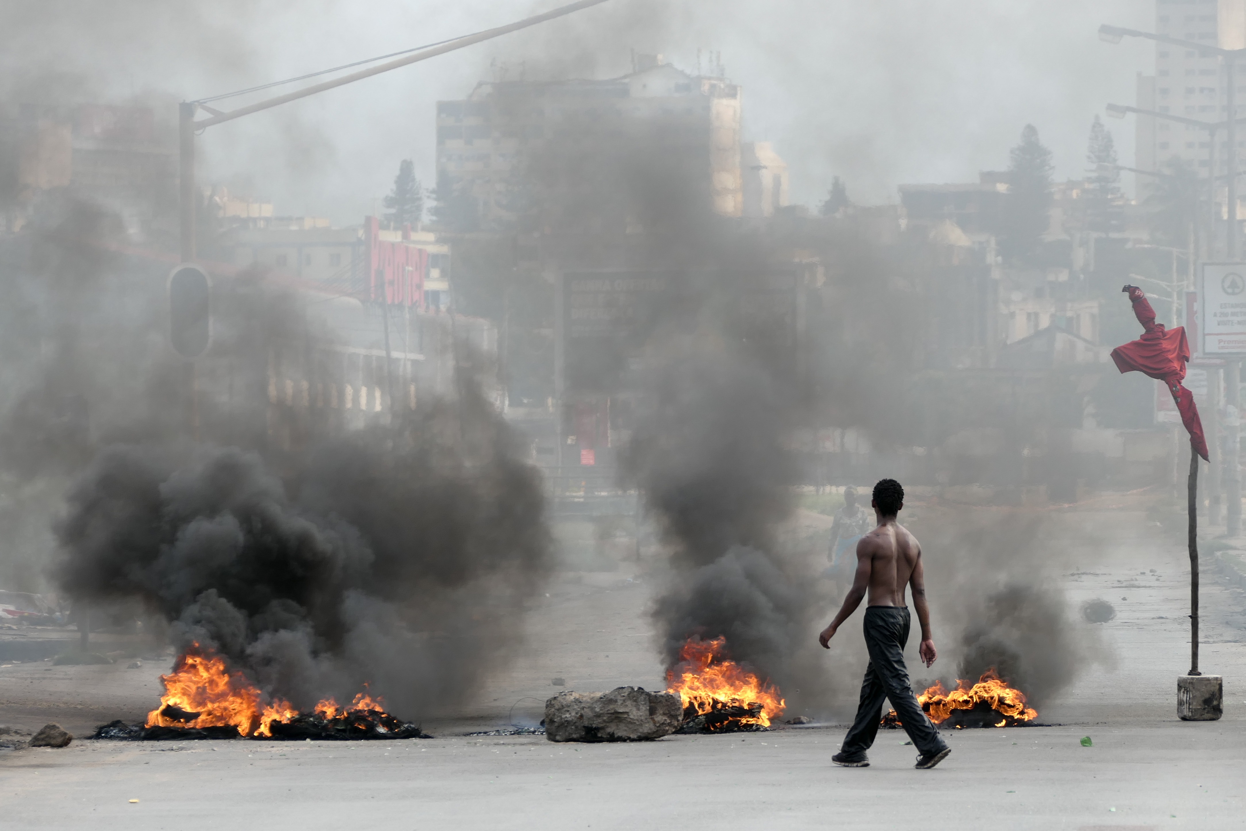 Protests in Mozambique following confirmation of Daniel Chapo as president