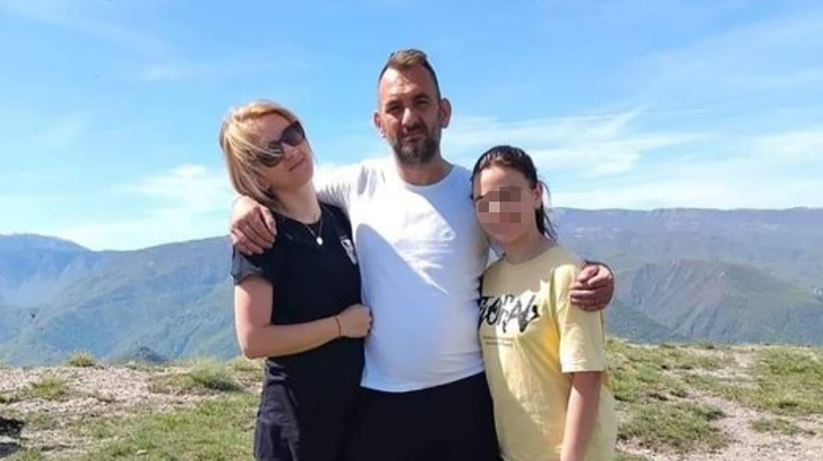 Lejla Zalihić..žena koja je svojim tjelom spasila kćerku od 13 godina padom sa 3.sprata kuće, nošena bujicom 3 kilometra uspjela doplivati do kćerke i spasiti... žena heroj.