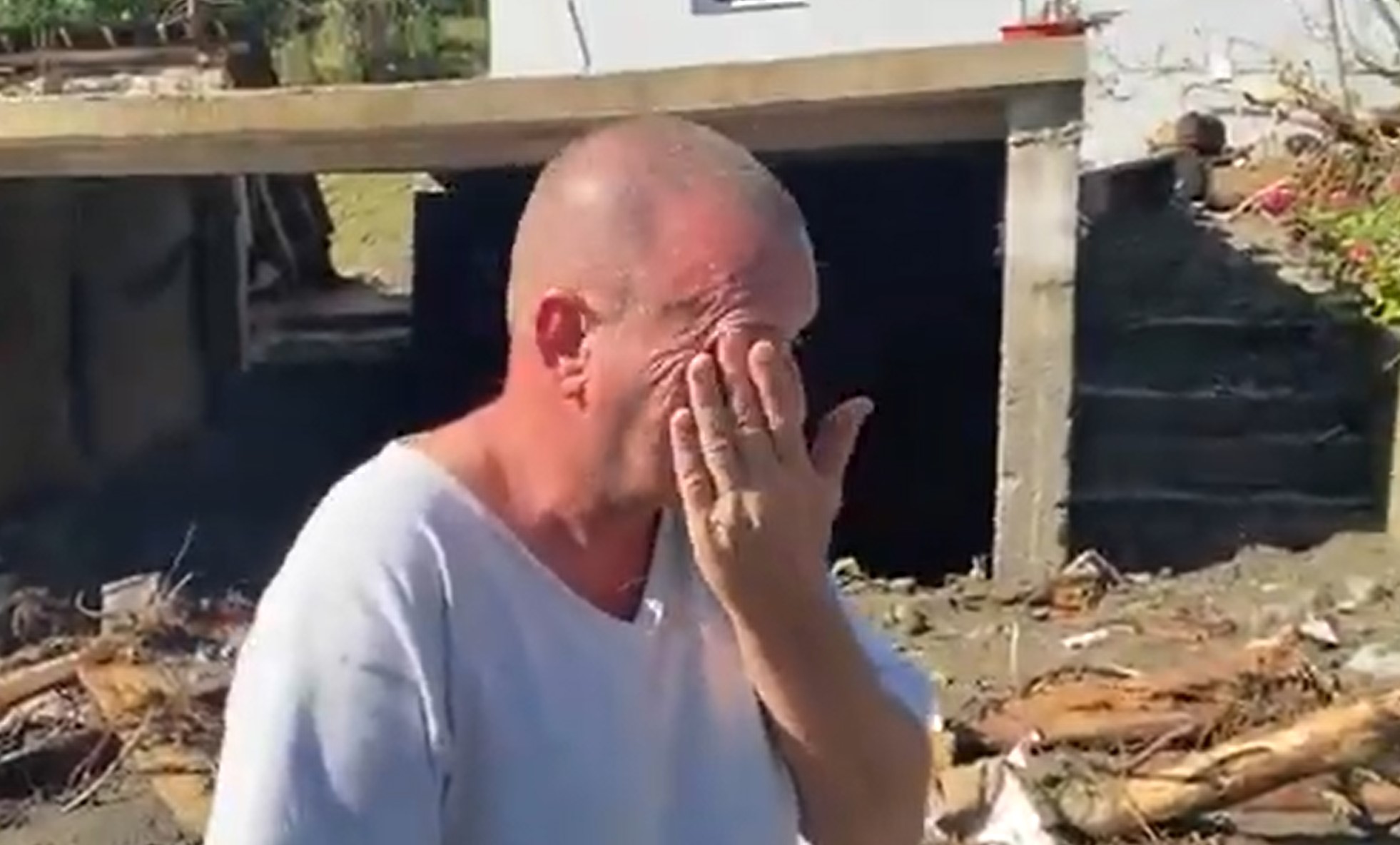 Užas u selu Zlate / Ibrahim Begić u suzama: Izgubio trudnu snahu u poplavama