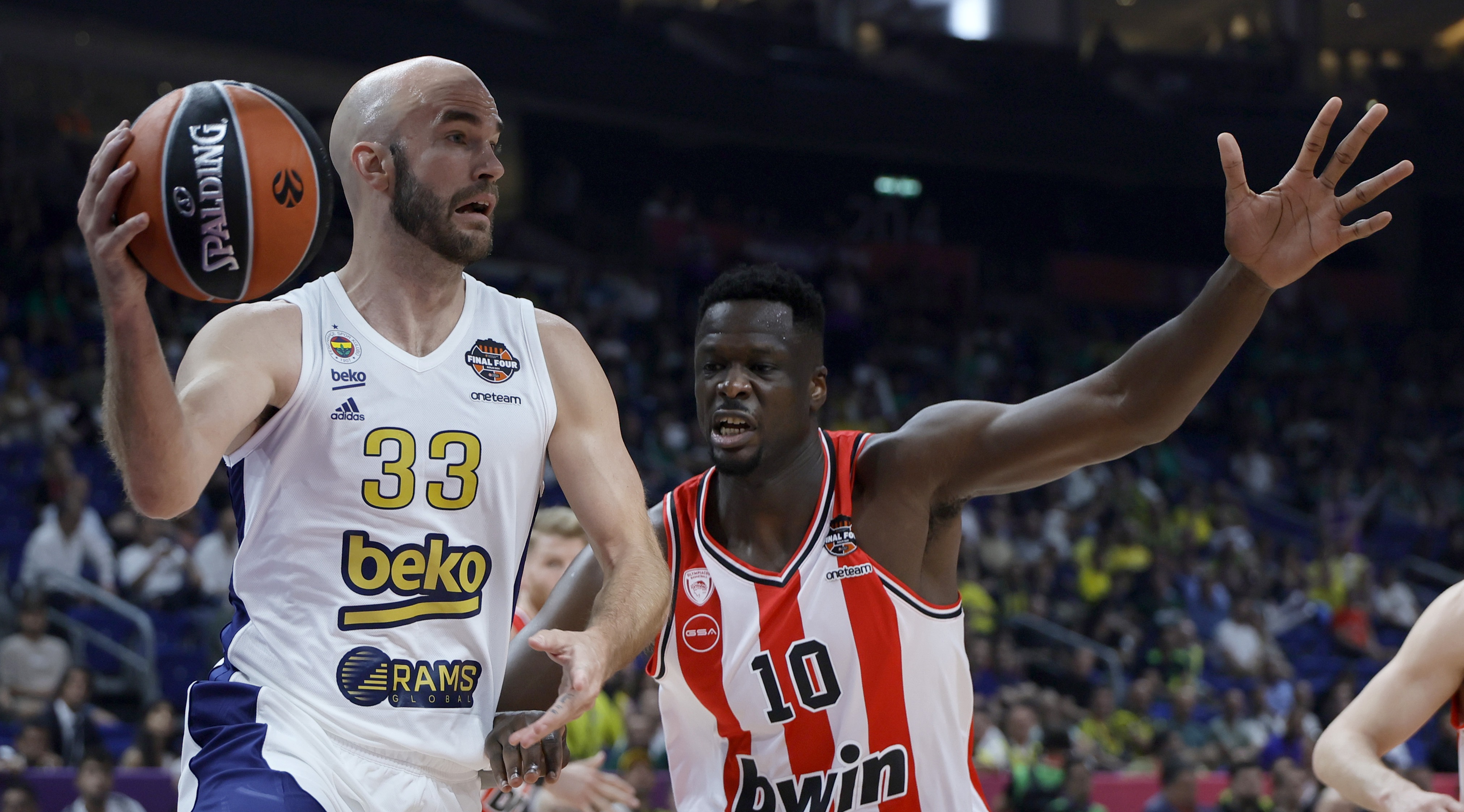 Basketball EuroLeague Final Four - Olympiacos Piraeus vs Fenerbahce Istanbul