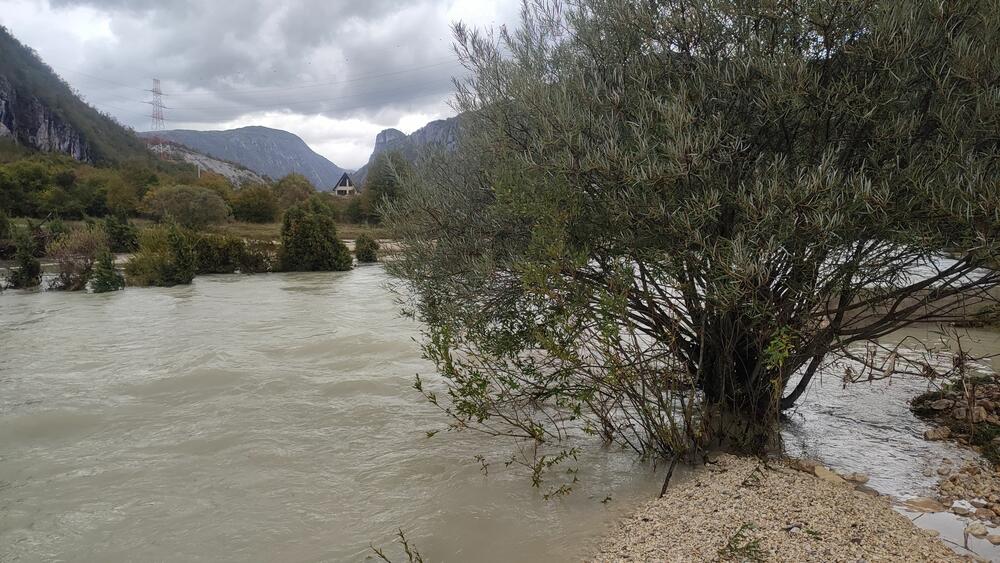 Poplave Crna Gora, Komarnica, meštani odsečeni od sveta