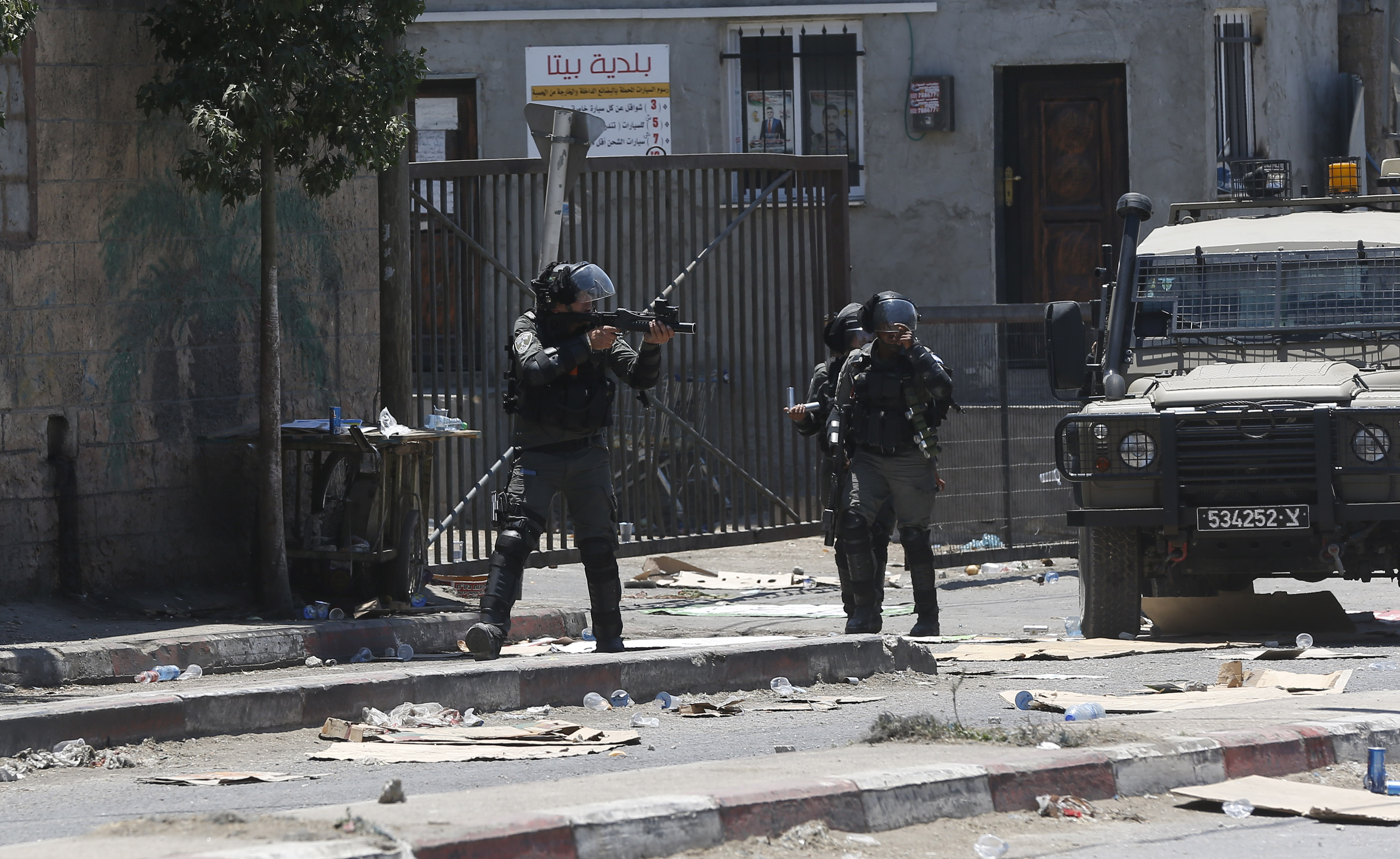 Izraelska vojska, Palestinians Clash with Israeli troops near Nablus following protests against Israeli settelments