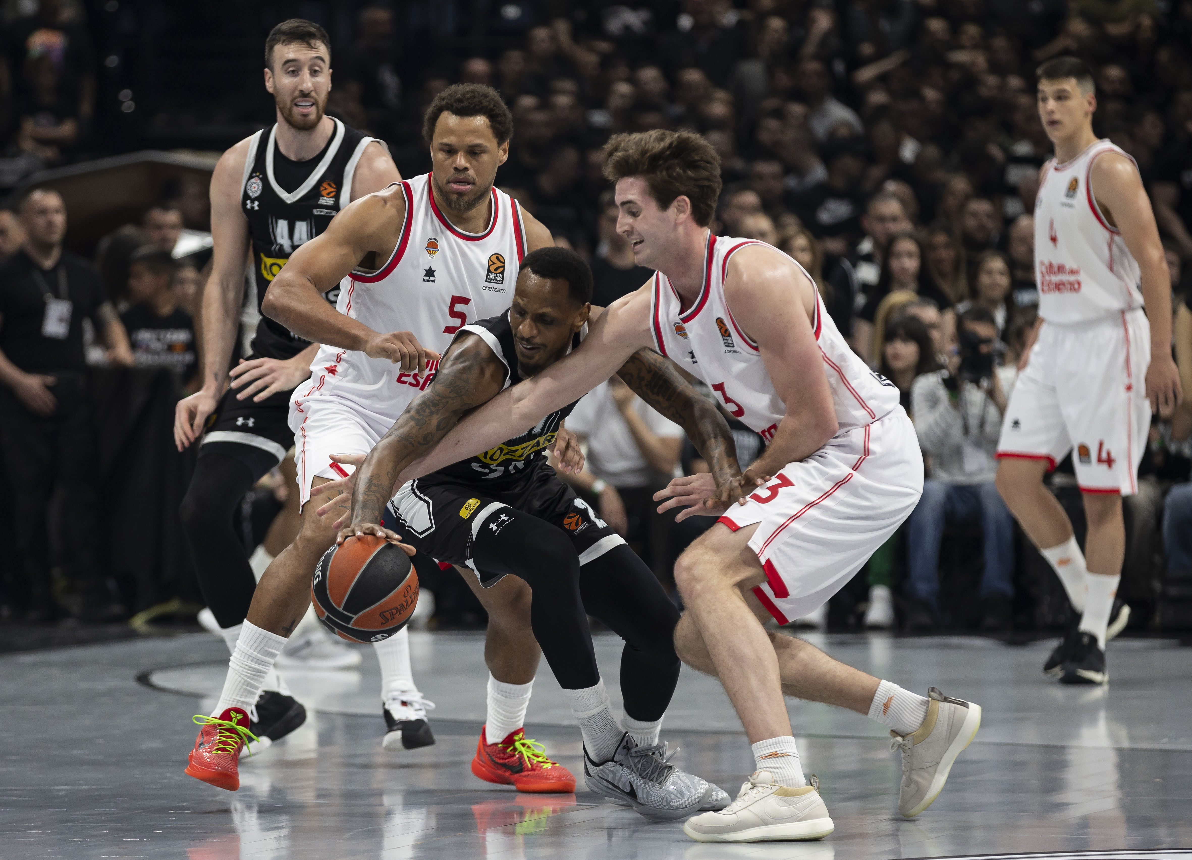 during the 2023/2024 Turkish Airlines EuroLeague match between Partizan Mozzart Bet Belgrade and Valencia Basket at Stark Arena on April 12, 2024 in Belgrade, Serbia. (Photo by Srdjan Stevanovic/Starsport.rs ©)