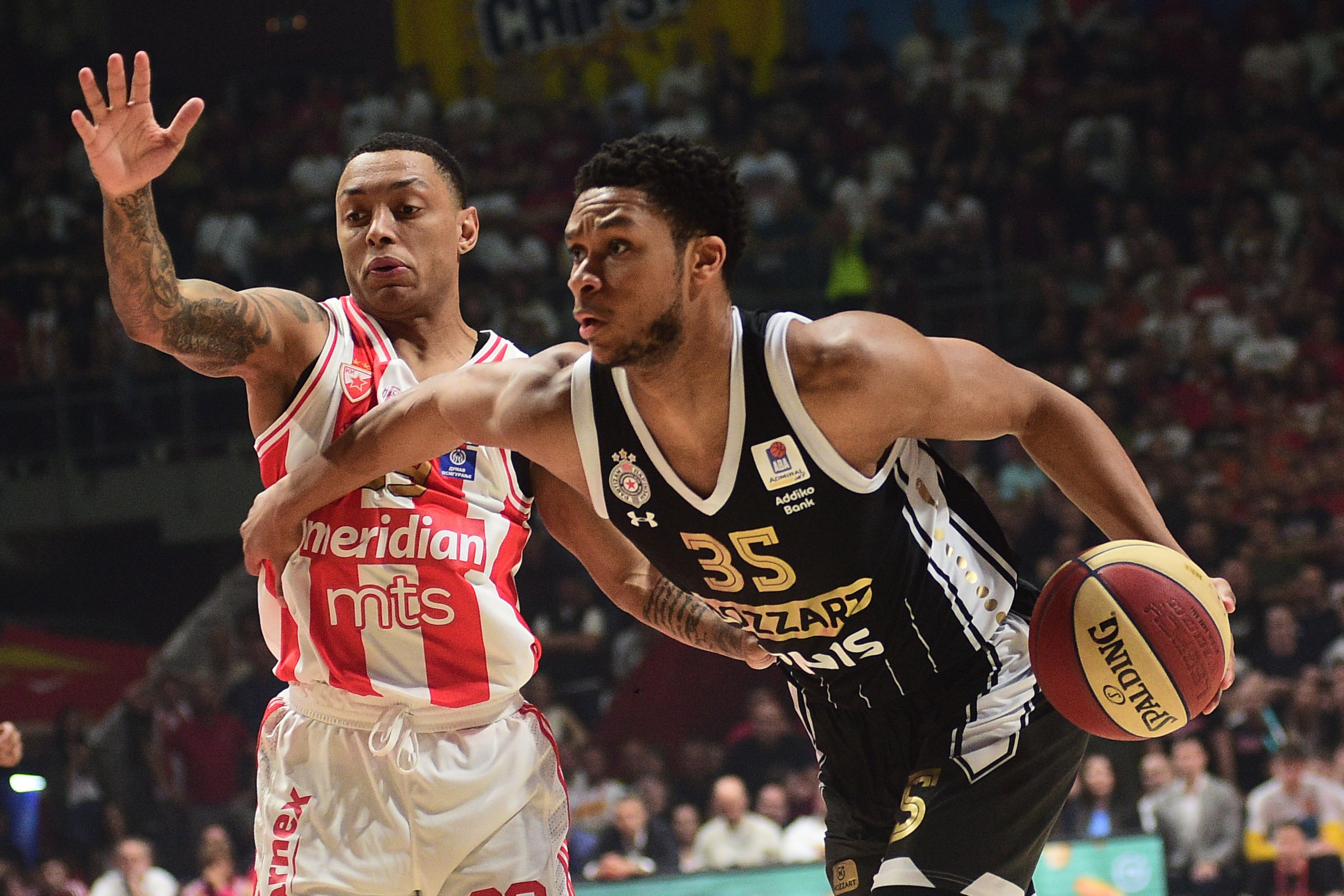 The first match of the AdmiralBet ABA League playoff series between KK Crvena zvezda MeridianBet and KK Partizan Mozzart Bet was played in the Aleksandar Nikolic hall.