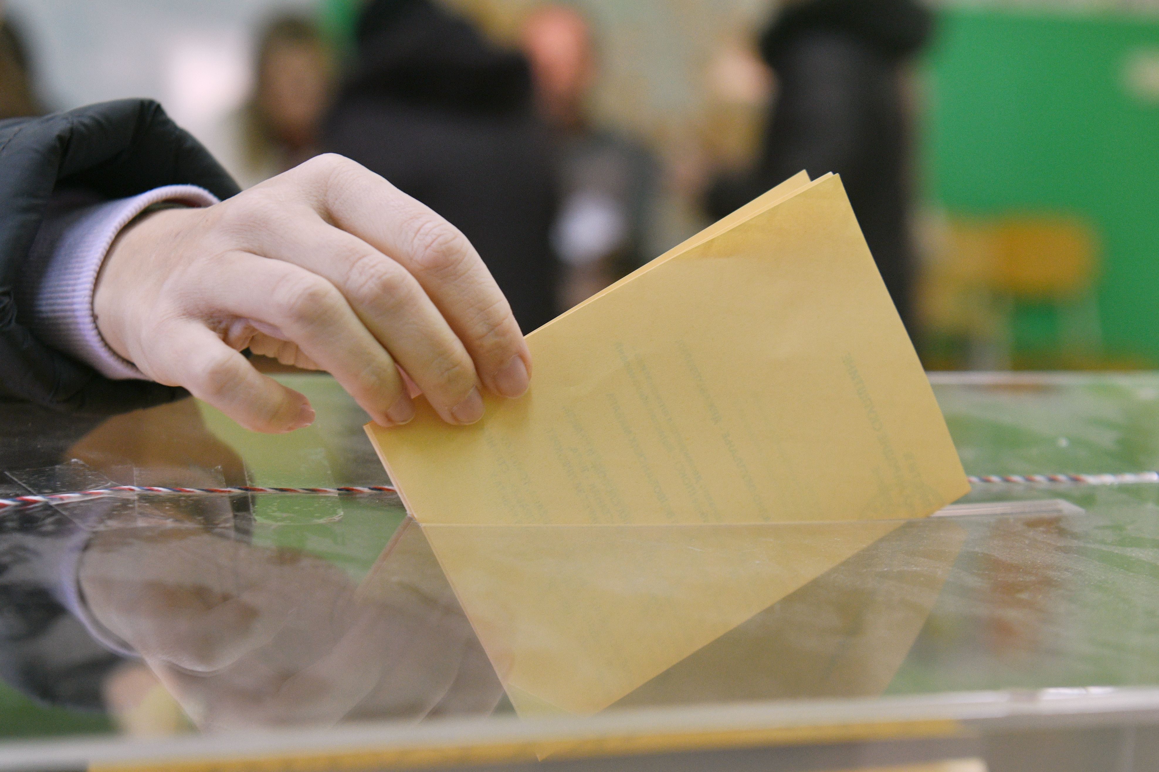 Beograd, 17.12.2023. Parlamentarni izbori, vanredni parlamentarni izbori, glasanje, lokalni izbori, glasački listić Foto: Filip Krainčanić/Nova.rs