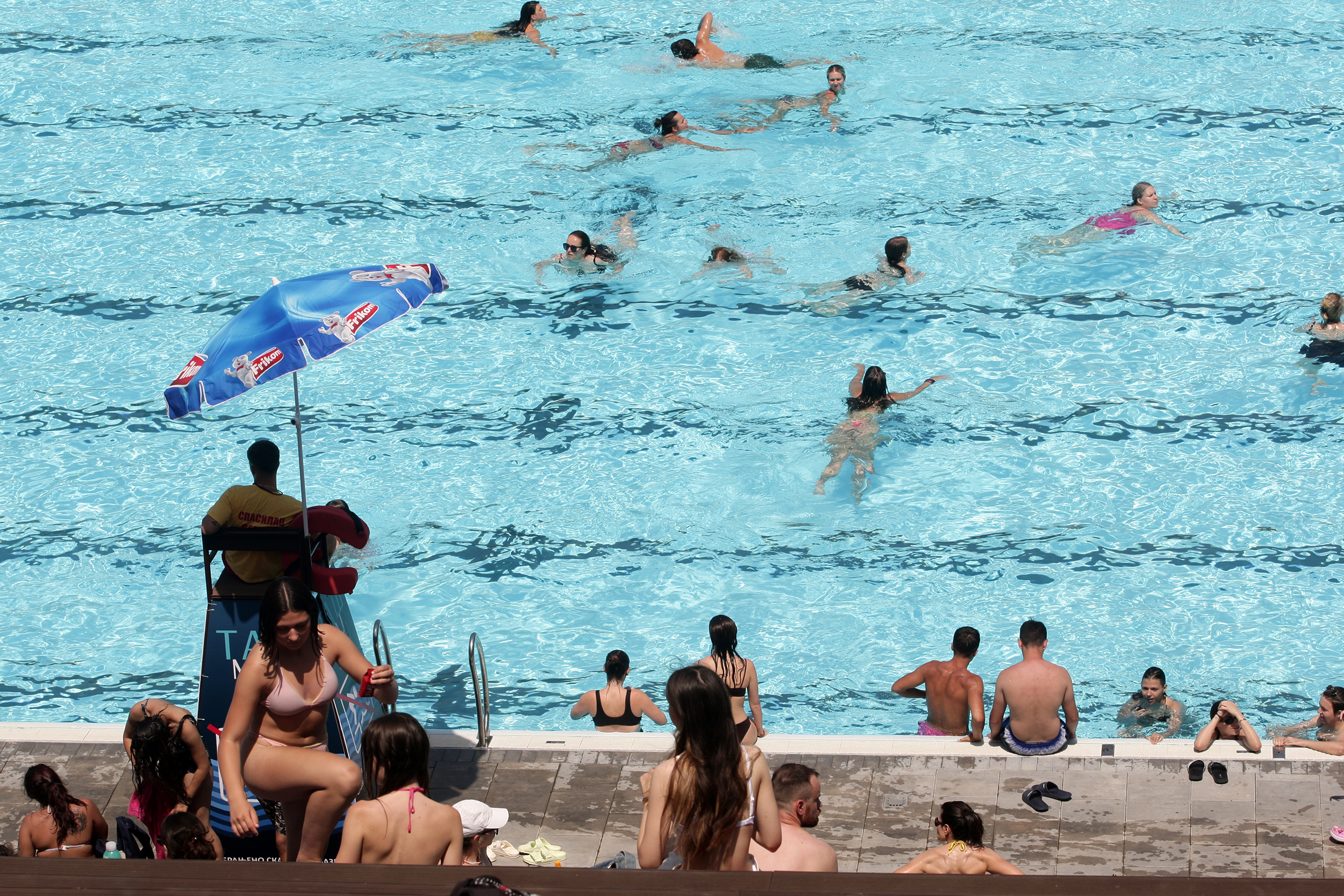 Beograd, 19. juna 2024. - U Beogradu je sunčano i veoma toplo. Duva slab, južni i jugozapadni vetar. Najniža temperatura od 19 do 22 °C, a najviša oko 37 °C. Danas u Beogradu. FOTO TANJUG/ SAVA RADOVANOVIĆ/ bg bazen tašmajdan bazen na tasmajdeanu