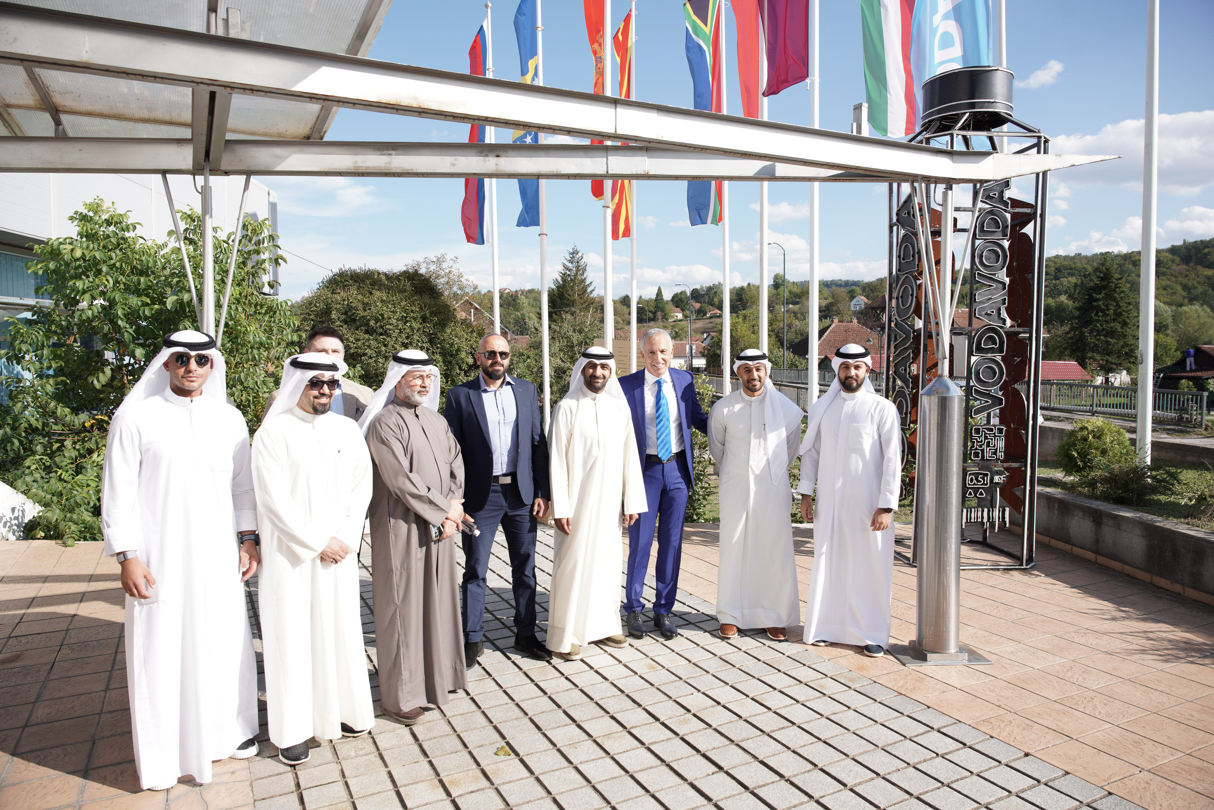 Partneri iz Kuvajta ispred Doma Vode