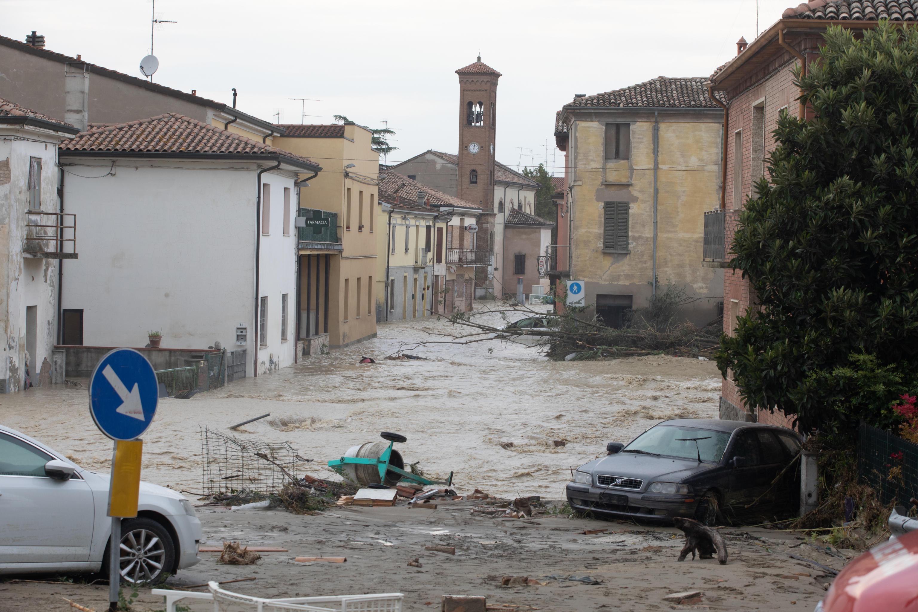 Floods in northern Italy force over a thousand evacuations
