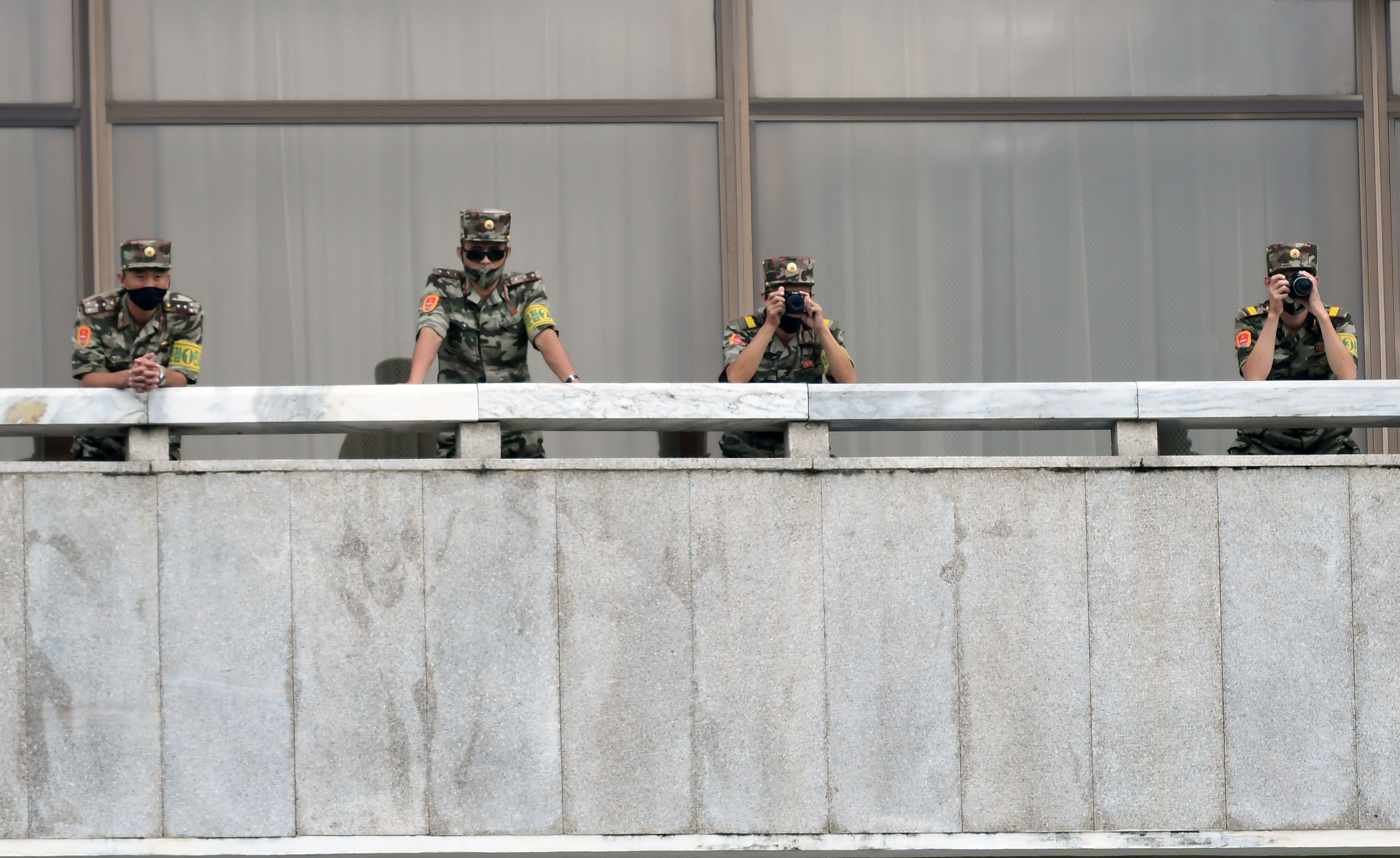 severnokorejska vojska, South Koren unification minister Lee In-young visits the Joint Security Area