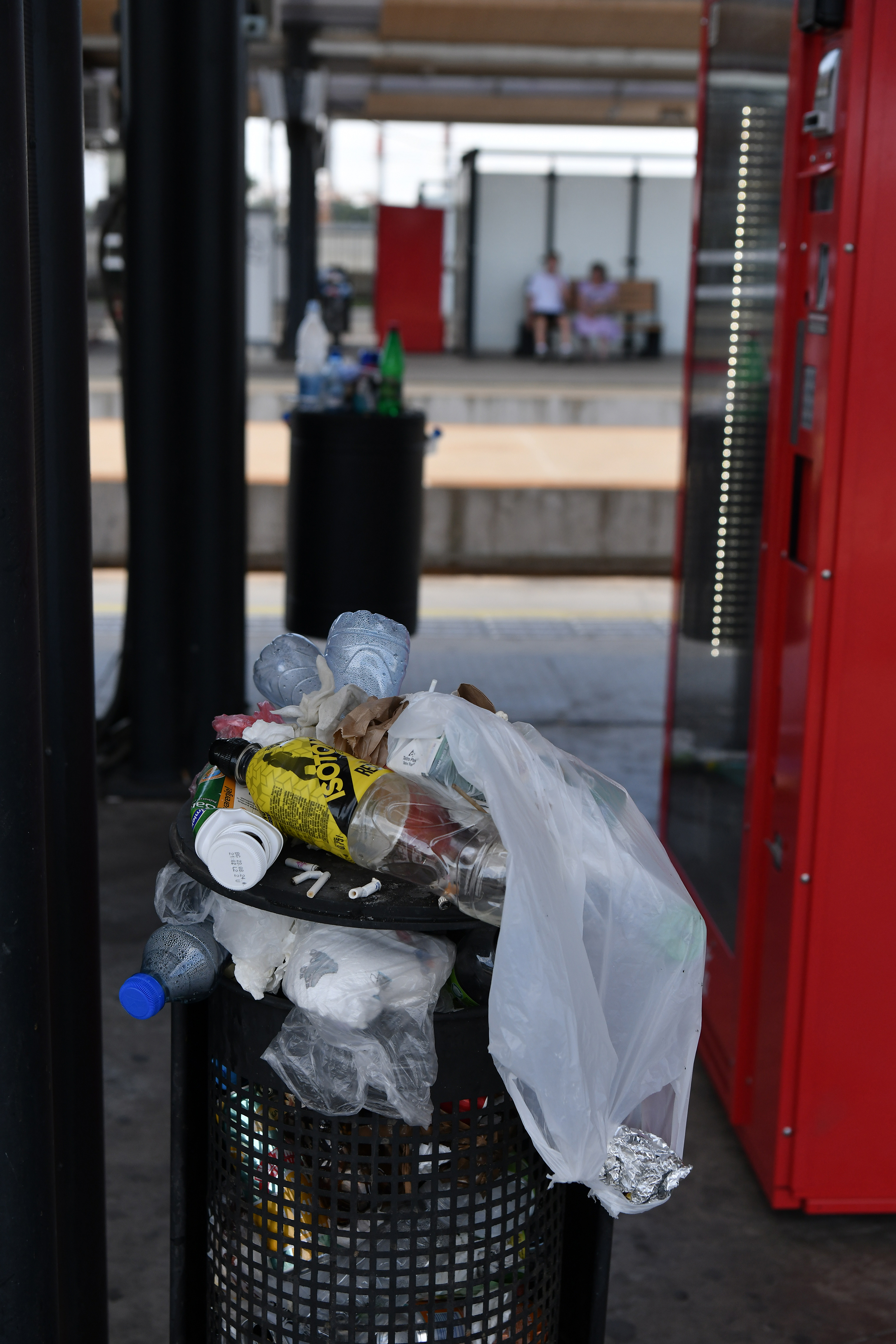 beograd 05.08.2024 novi beograd beovoz zapustena prljava stanica peron , kod buvljaka