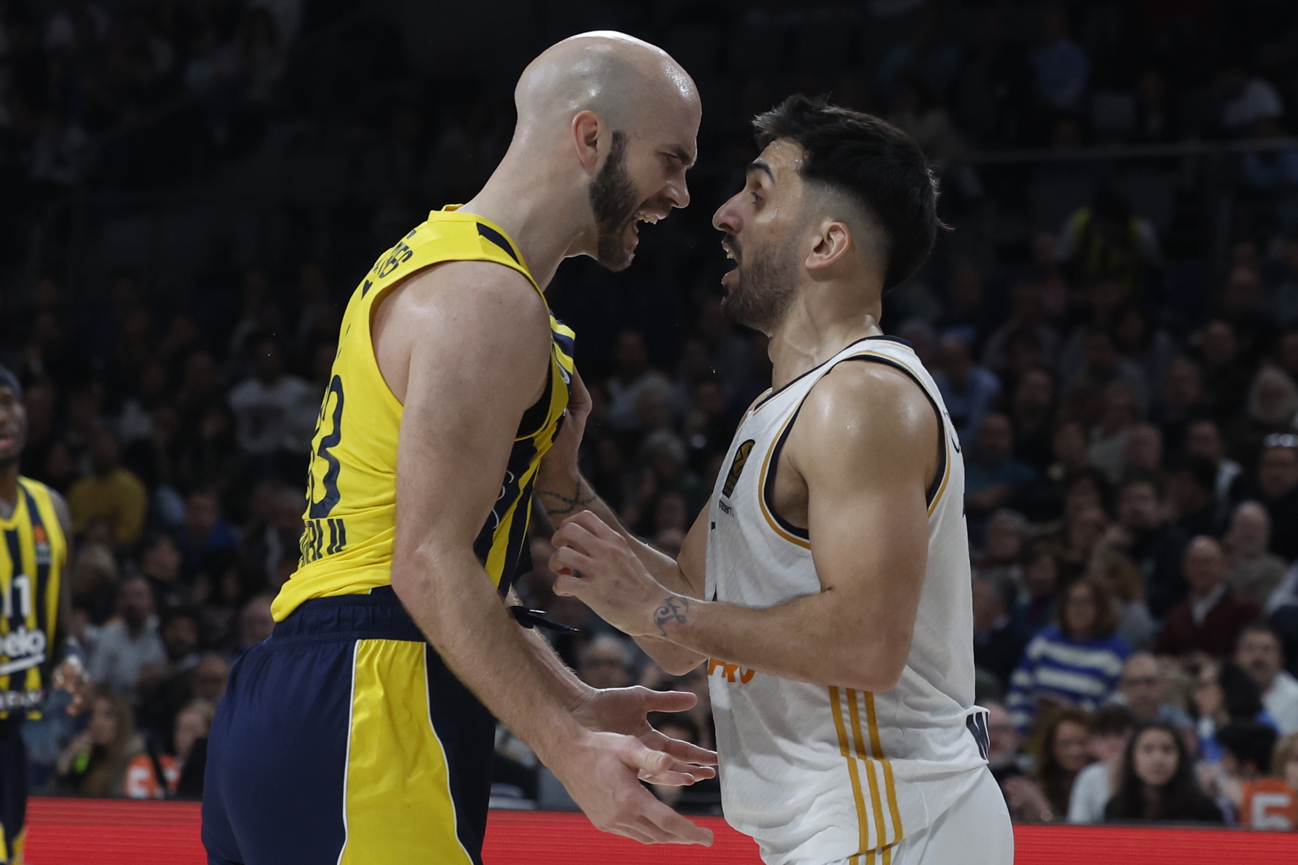 epaselect epa11205332 Real Madrid's Facundo Campazzo (R) and Fenerbahce's Nick Calathes react during the Euroleague basketball match between Real Madrid and Fenerbahce at WiZink Center in Madrid, Spain, 07 March 2024.  EPA-EFE/Juanjo Martin