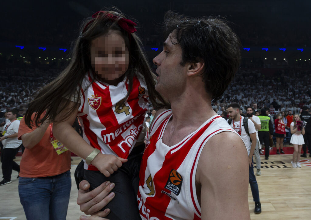 Miloš Teodosić, ćerka 
during the 2023/2024 Turkish Airlines EuroLeague match between Crvena Zvezda Meridianbet Belgrade v Partizan Mozzart Bet Belgrade at Stark Arena on January 04, 2024 in Belgrade, Serbia. (Photo by Srdjan Stevanovic/Starsport.rs ©)