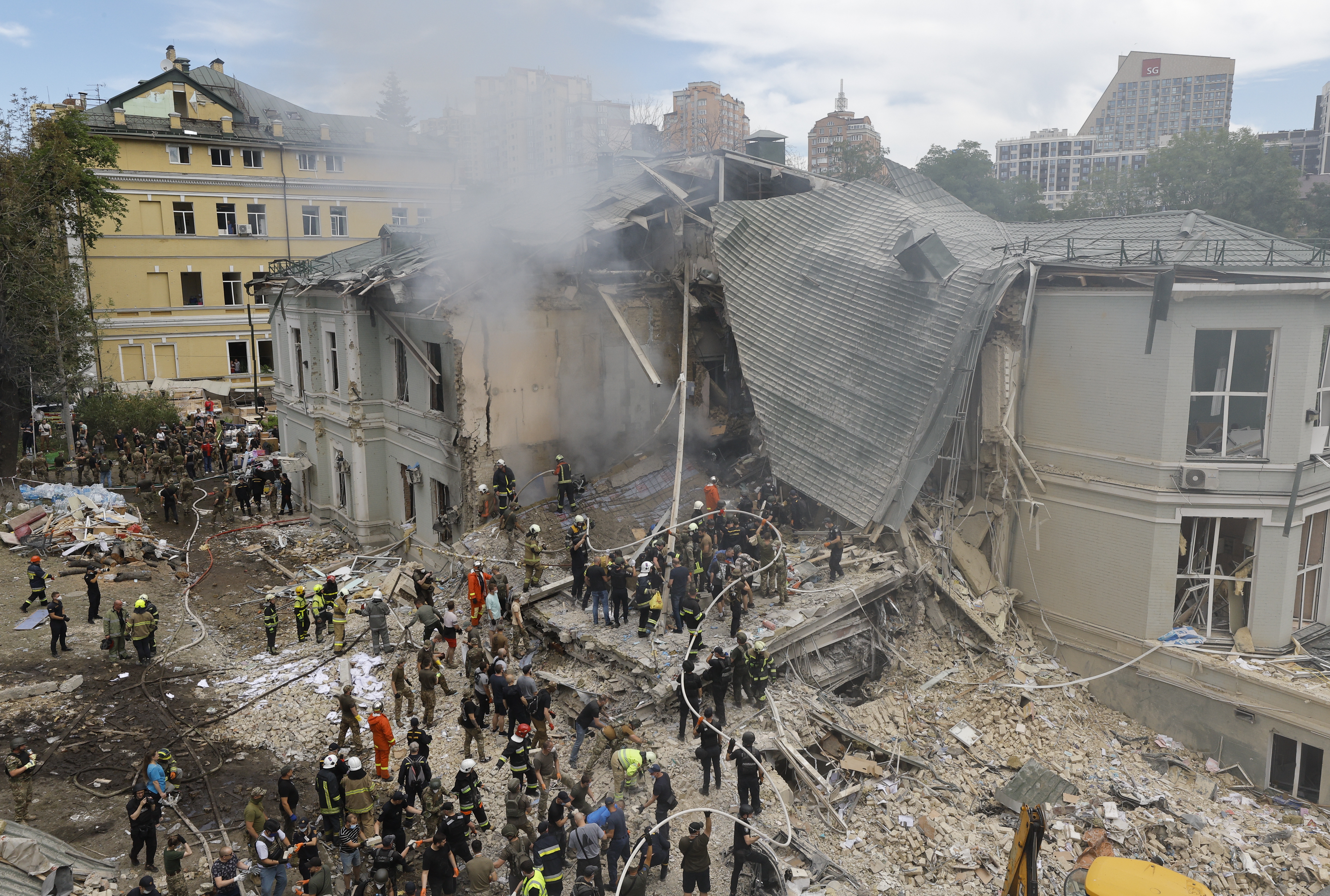 At least 7 died and 25 injured as result of shelling in Kyiv
