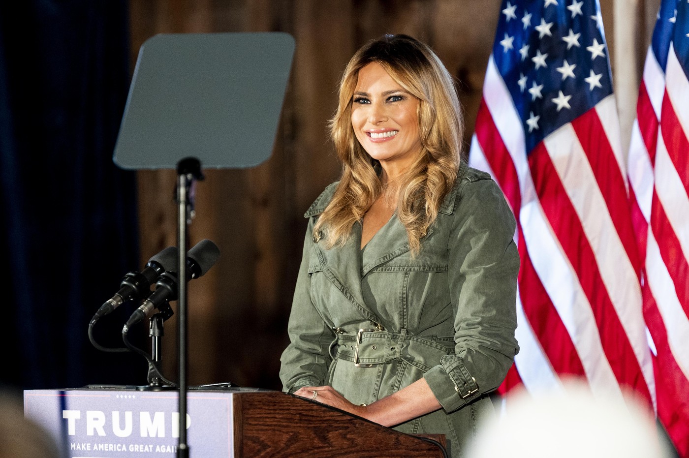 Melania Trump &amp; Kellyanne Conway Campaigning For Donald Trump In Atglen, Pennsylvania