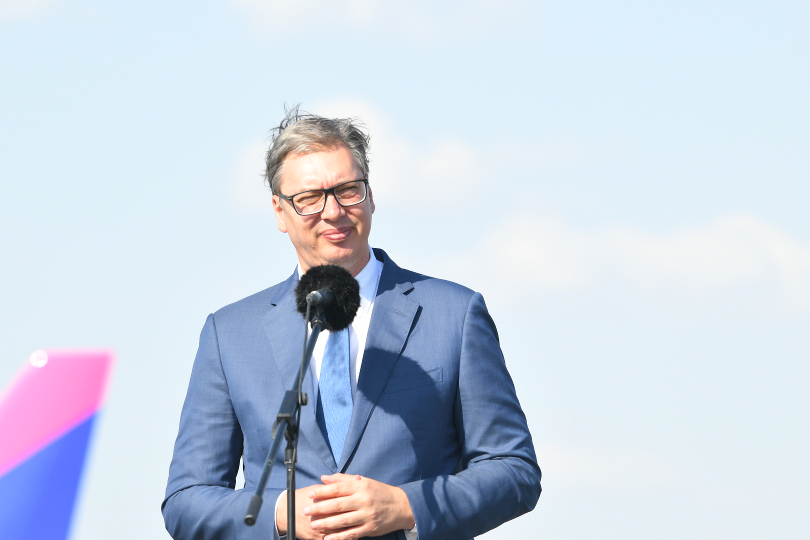 Beograd, 30.08.2024. Aerodrom Nikola Tesla, Emanuel Makron i Aleksandar Vučić, ceremonija otkrivanja ploče povodom završetka radova na modernizaciji Aerodroma "Nikola Tesla" u Beogradu. Foto: Amir Hamzagić/Nova.rs