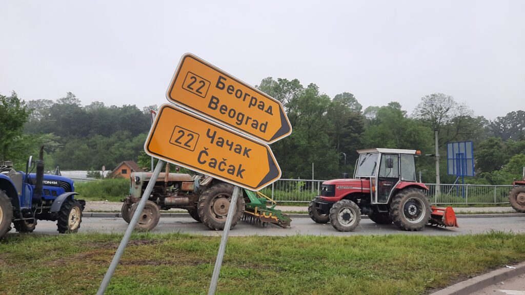 Grdica, poljoprivrednici, mlekari, peti dan blokada poljoprivrednika iz okoline Čačka, Kraljeva i drugih mesta u Mrčajevcima