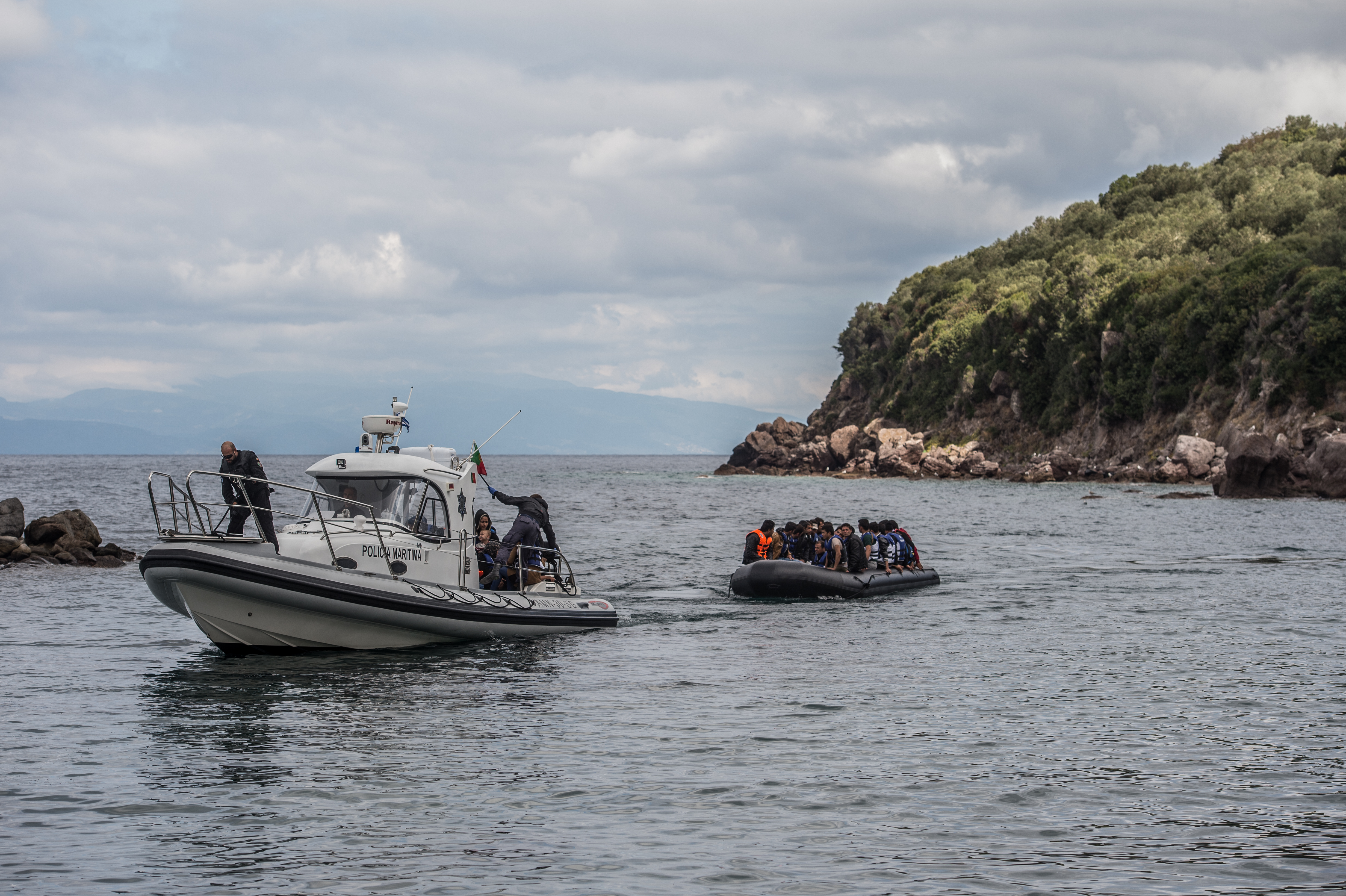 Refugees arriving in Greece grcka migranti