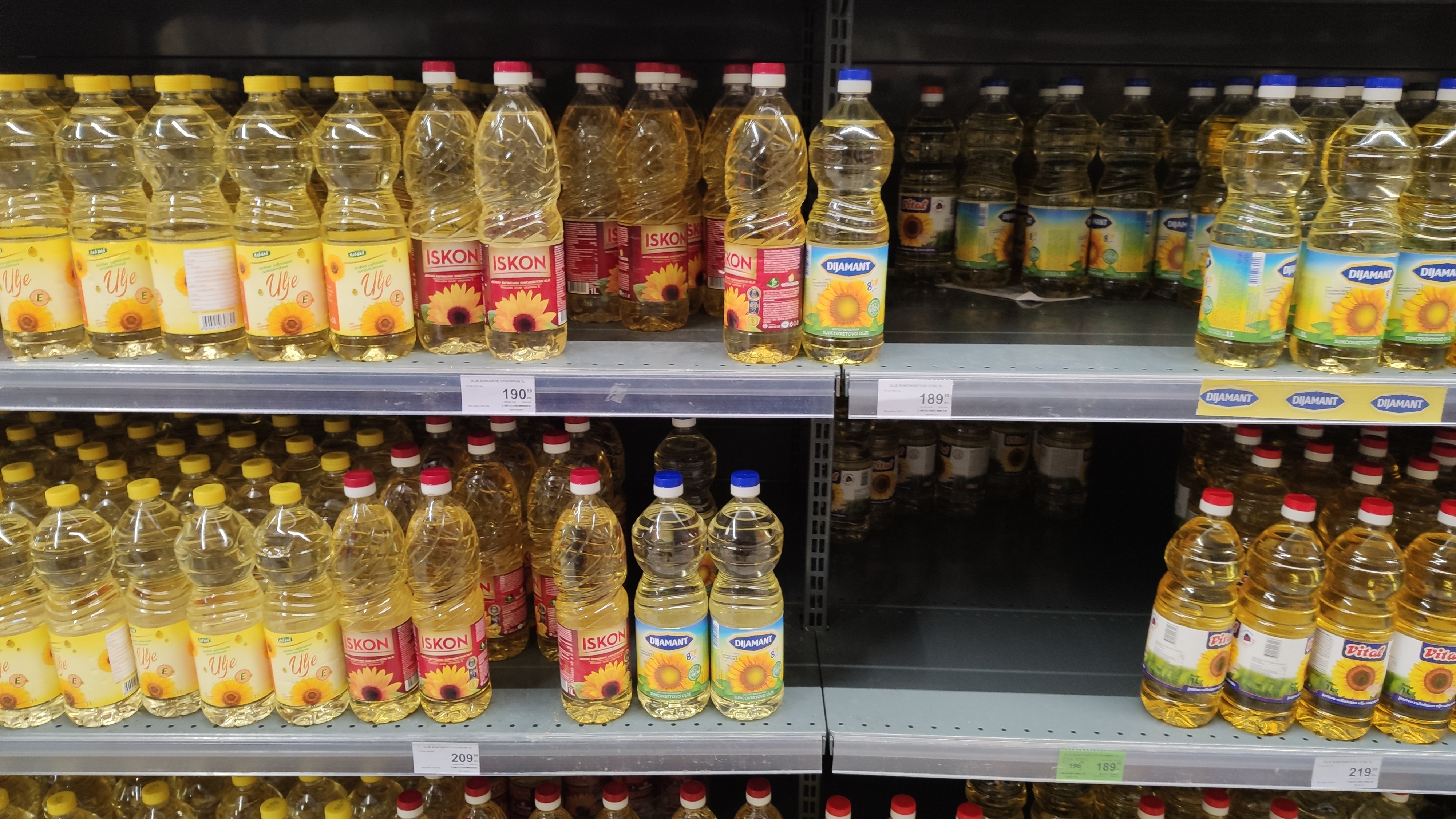 Beograd 11. oktobar 2021. Cene proizvoda u prodavnici, prodavnica, supermarket, ulje, cena, poskupljenjeFoto:Goran Srdanov/Nova.rs
