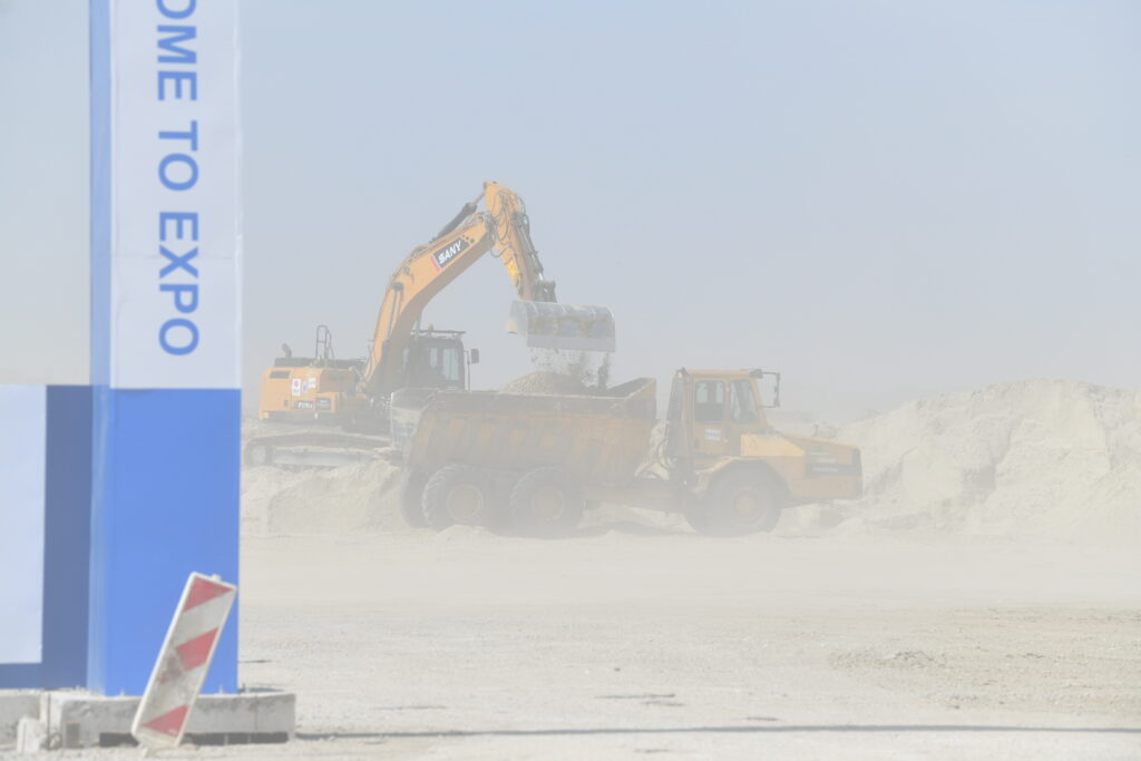 Beograd 16. maj 2024. Radovi na izgradnji Nacionalnog stadiona u Surčinu, mehanizacija, radnici Expo 2027 Ekspo Foto:Amir Hamzagić/Nova.rs